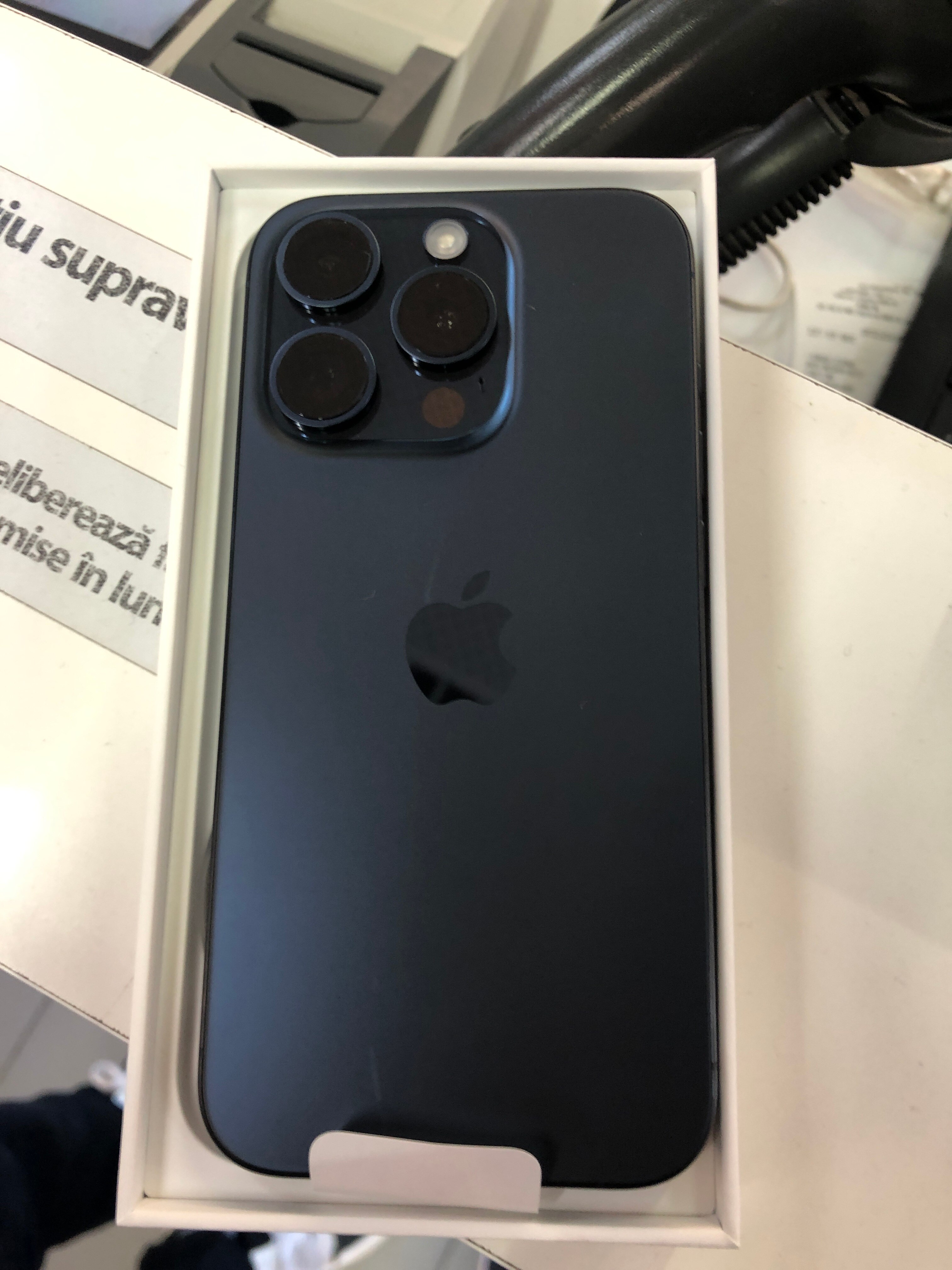 Apple iPhone 15pro ブラック　128GB Apple iPhone 15 Pro