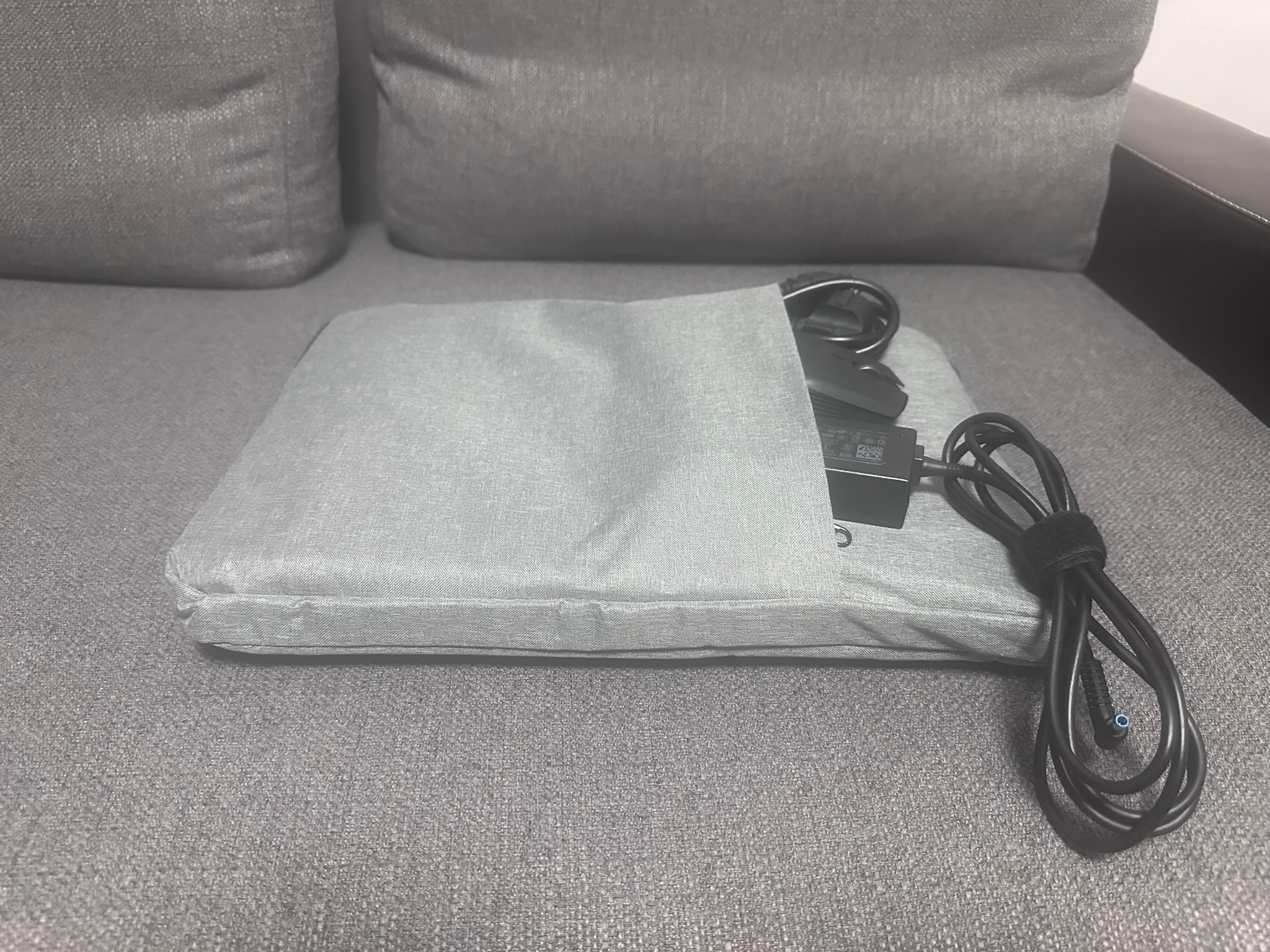 Husa laptop, poliester, cu burete antisoc, 39cm x 30cm x 2cm, fermoar, 14"-15.6", Gri