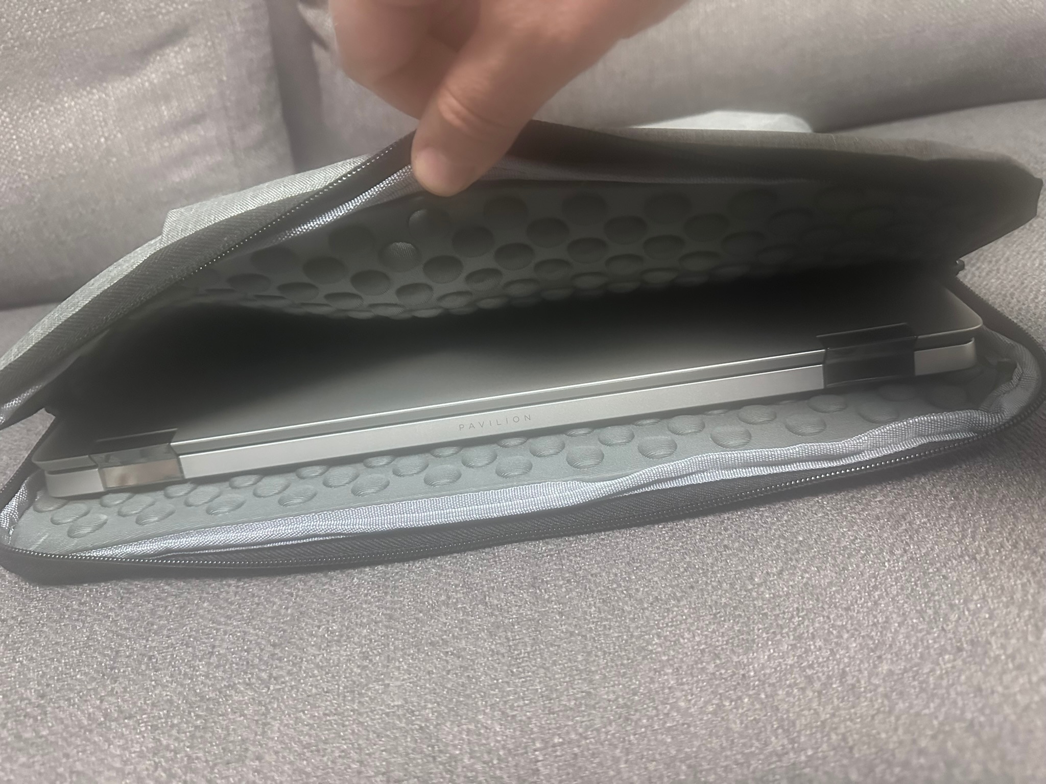Husa laptop, poliester, cu burete antisoc, 39cm x 30cm x 2cm, fermoar, 14"-15.6", Gri