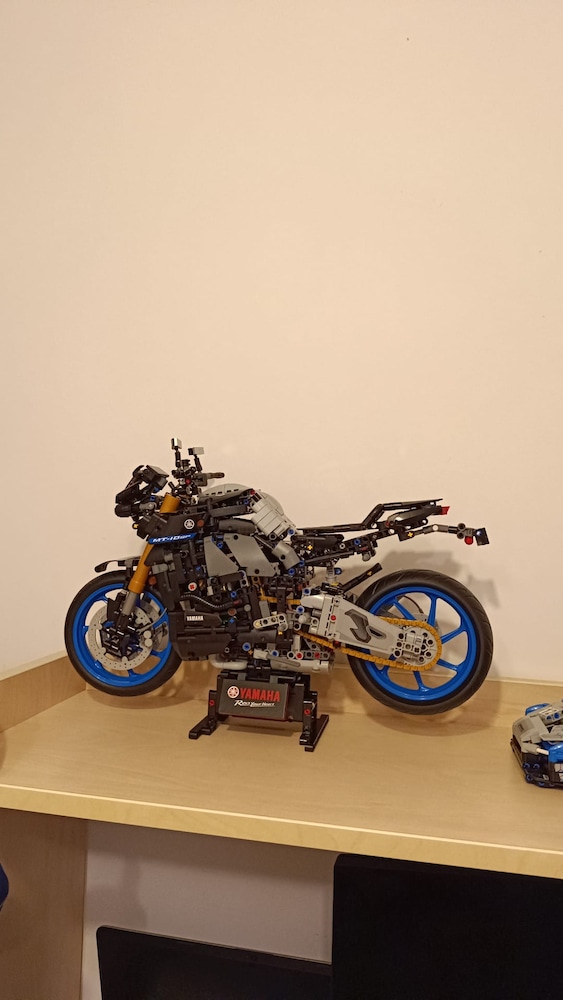 LEGO® Technic - Yamaha MT-10 SP 42159, 1478 piese - eMAG.ro