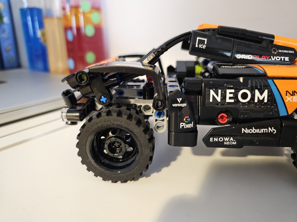 LEGO® Technic - Neom Mclaren extreme e race car 42166, 252 piese