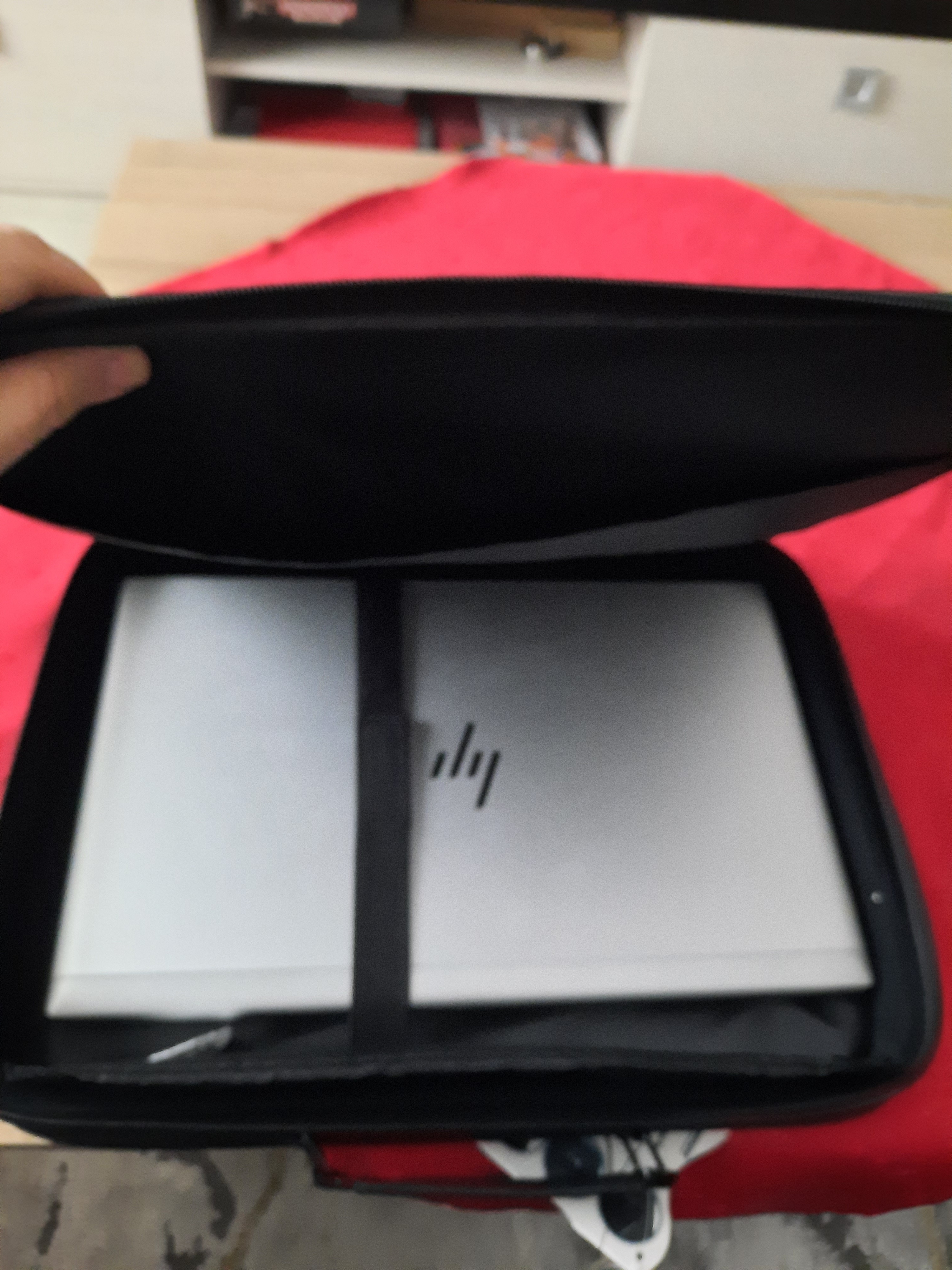 Geanta laptop 15.6 inch CLASSIC Esperanza culoare negru/rosu