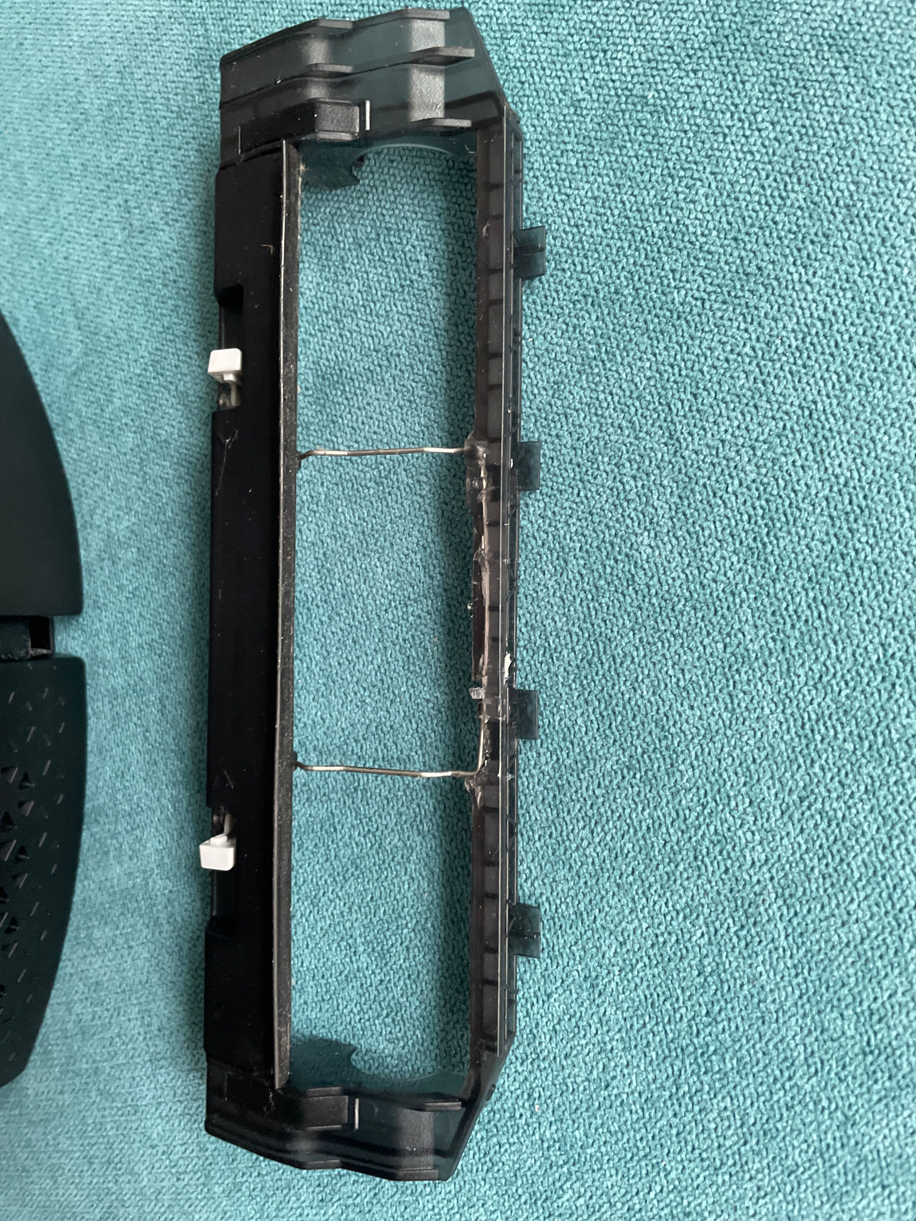 Robot de aspirare Philips Seria 7000 Aqua XU7100/01, aspirator si mop, statie de golire automata, Pa 5000, 5200 mAh, autonomie pana la 180 min, 6 senzori, sac de praf 3L, 5 harti, 4 niveluri, filtru EPA11 lavabil, aplicatie HomeRun, negru/auriu