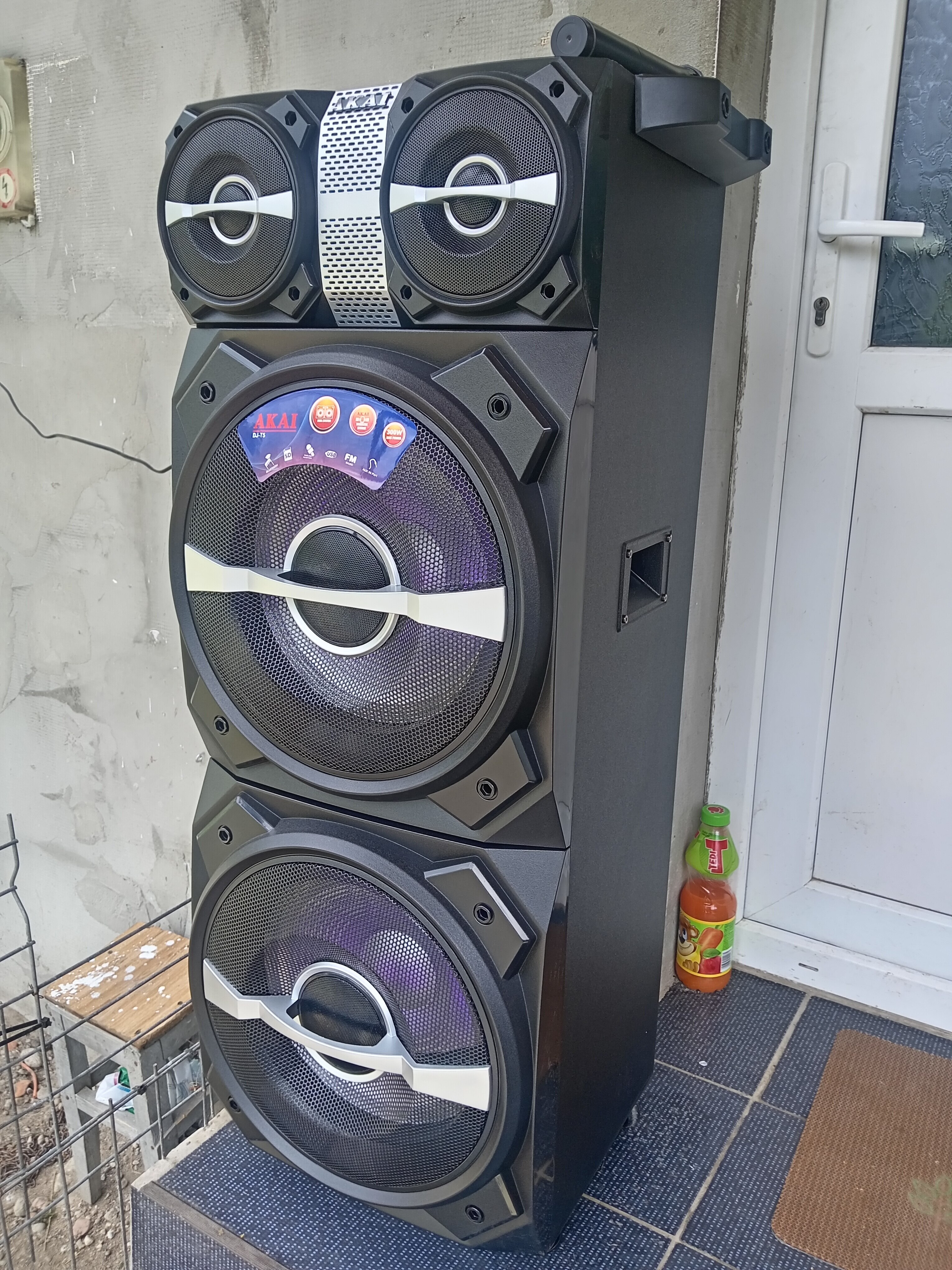 Boxa activa fixa AKAI DJ-T5, dual USB, card SD, Bluetooth, microfon wireless si telecomanda, 300W