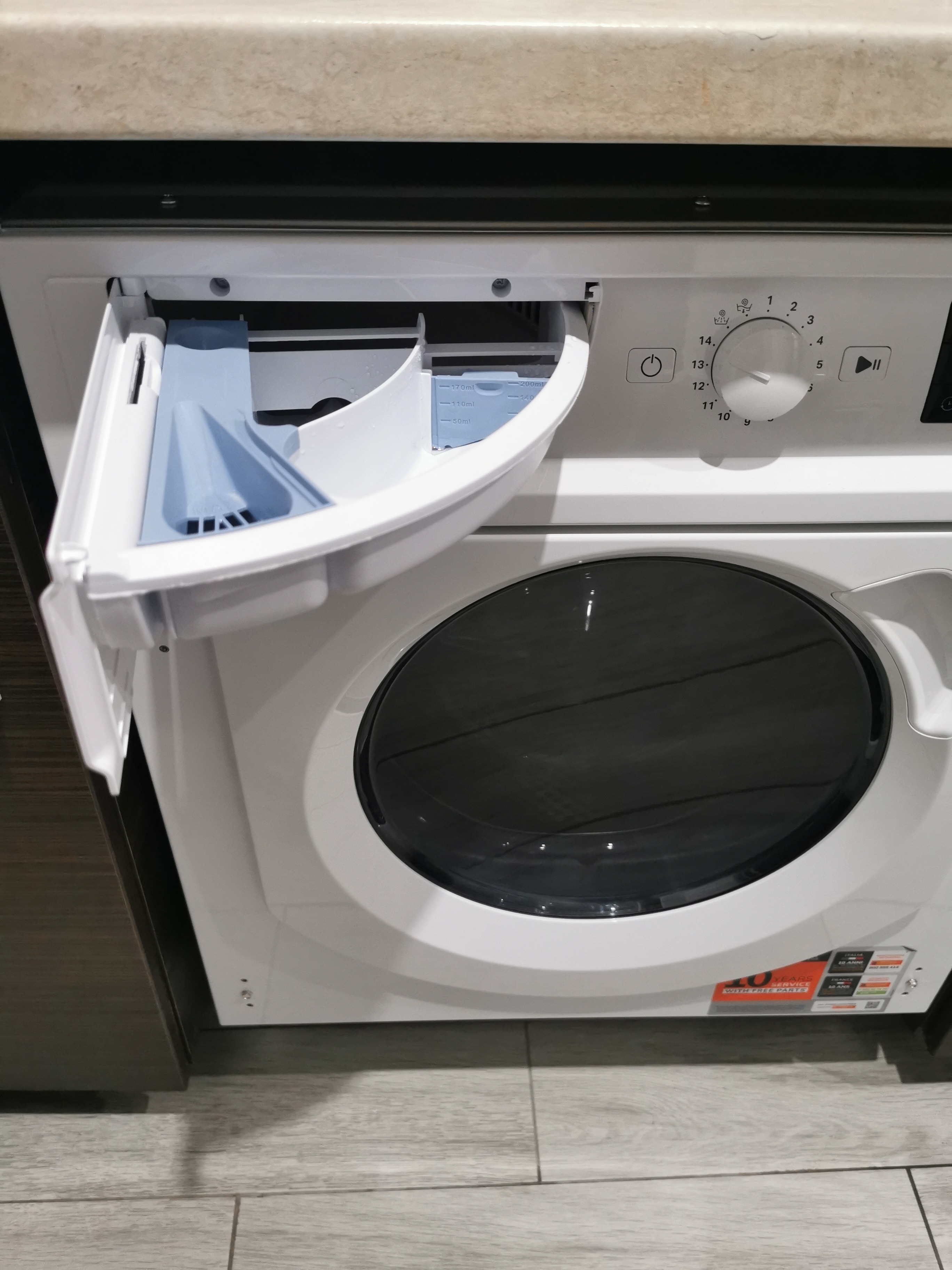 Masina de spalat rufe cu uscator Hotpoint BIWDHG861485EU, 8 kg spalare, 6 kg uscare, 1400 rpm, Clasa B, Motor Inverter, Display digital, Alb