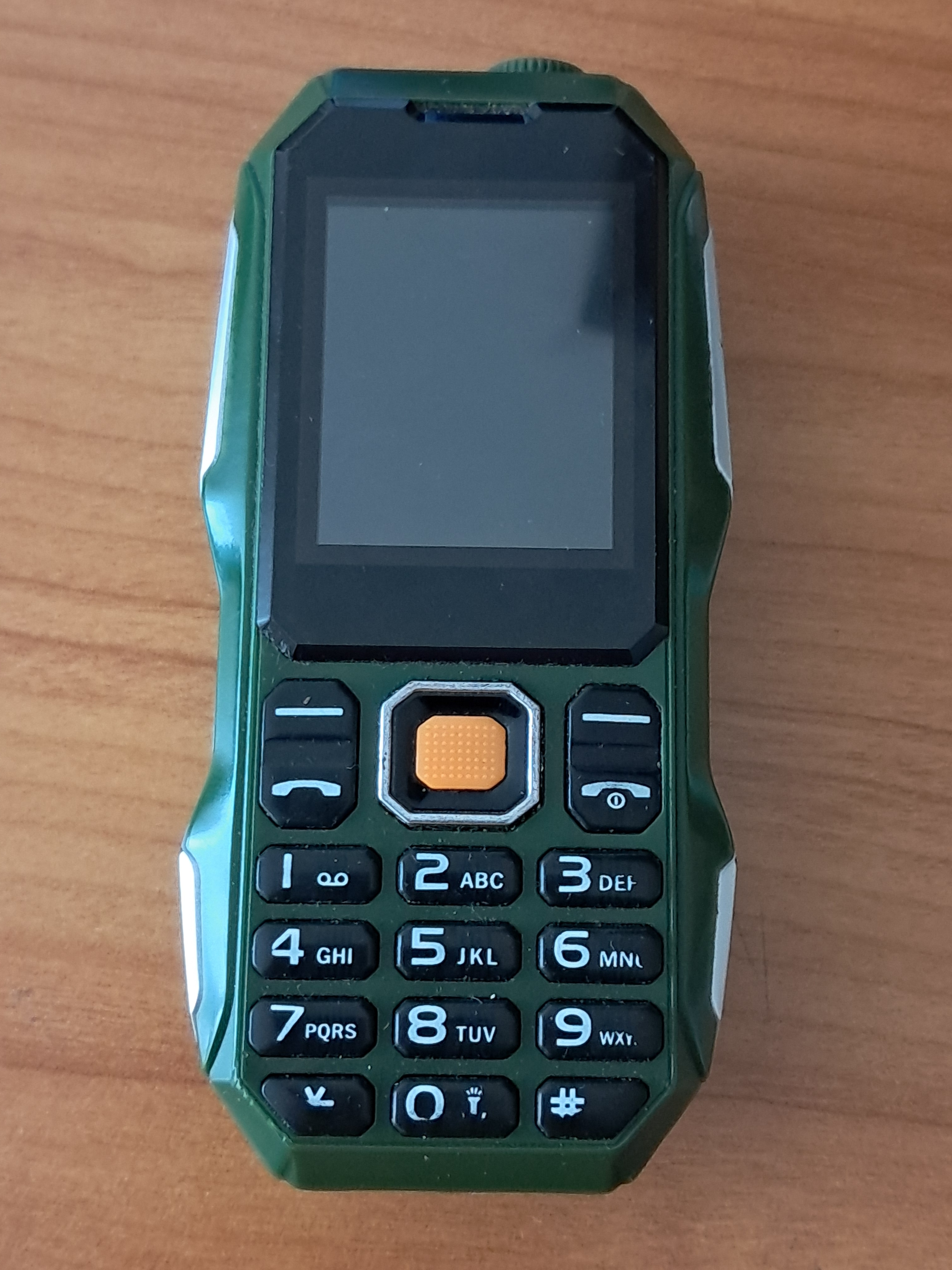 Telefon militar Land Rover Hodoo L9, 3800 mAh, dual SIM, FM radio, lanterna