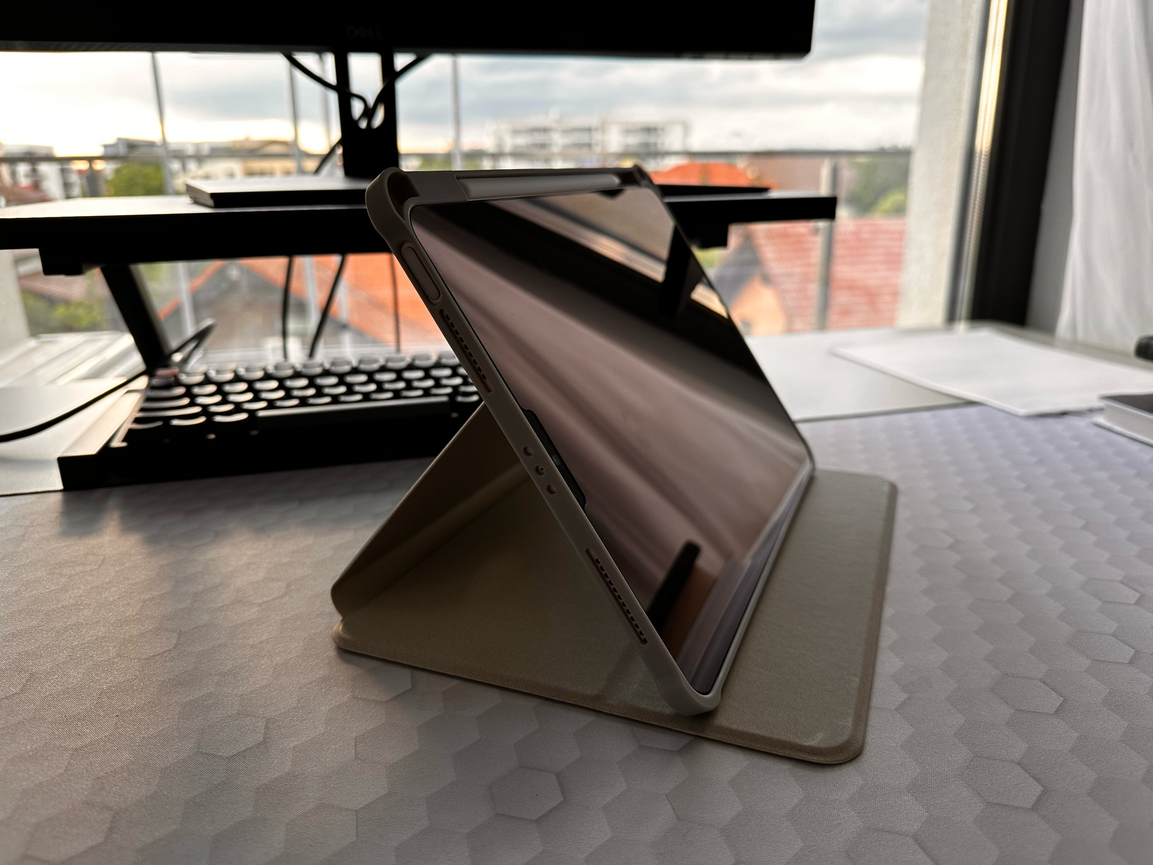 Husa pentru tableta, Cu suport pentru pix, Compatibil cu iPad Air 4 2020 / 5 2022, iPad Pro 11" (2018/2020/2021/2022), rotire 360 °, Negru