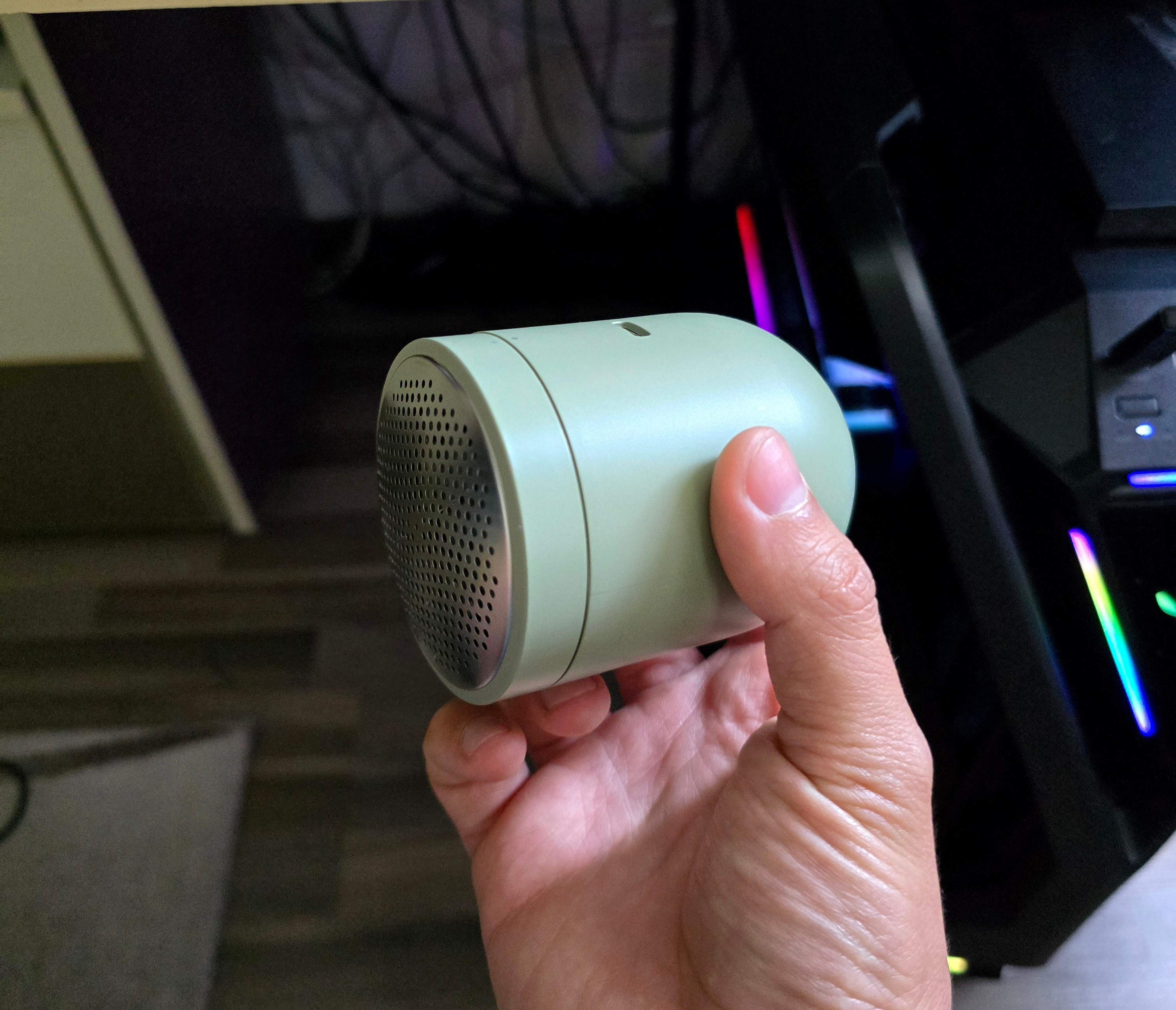 Aparat de curatat scame Steamery Stockholm, Pilo No. 2, USB, 9000 rotatii/min, curatare eficienta a tuturor tipurilor de tesaturi, 2 ore de utilizare continua, forma ergonomica, negru