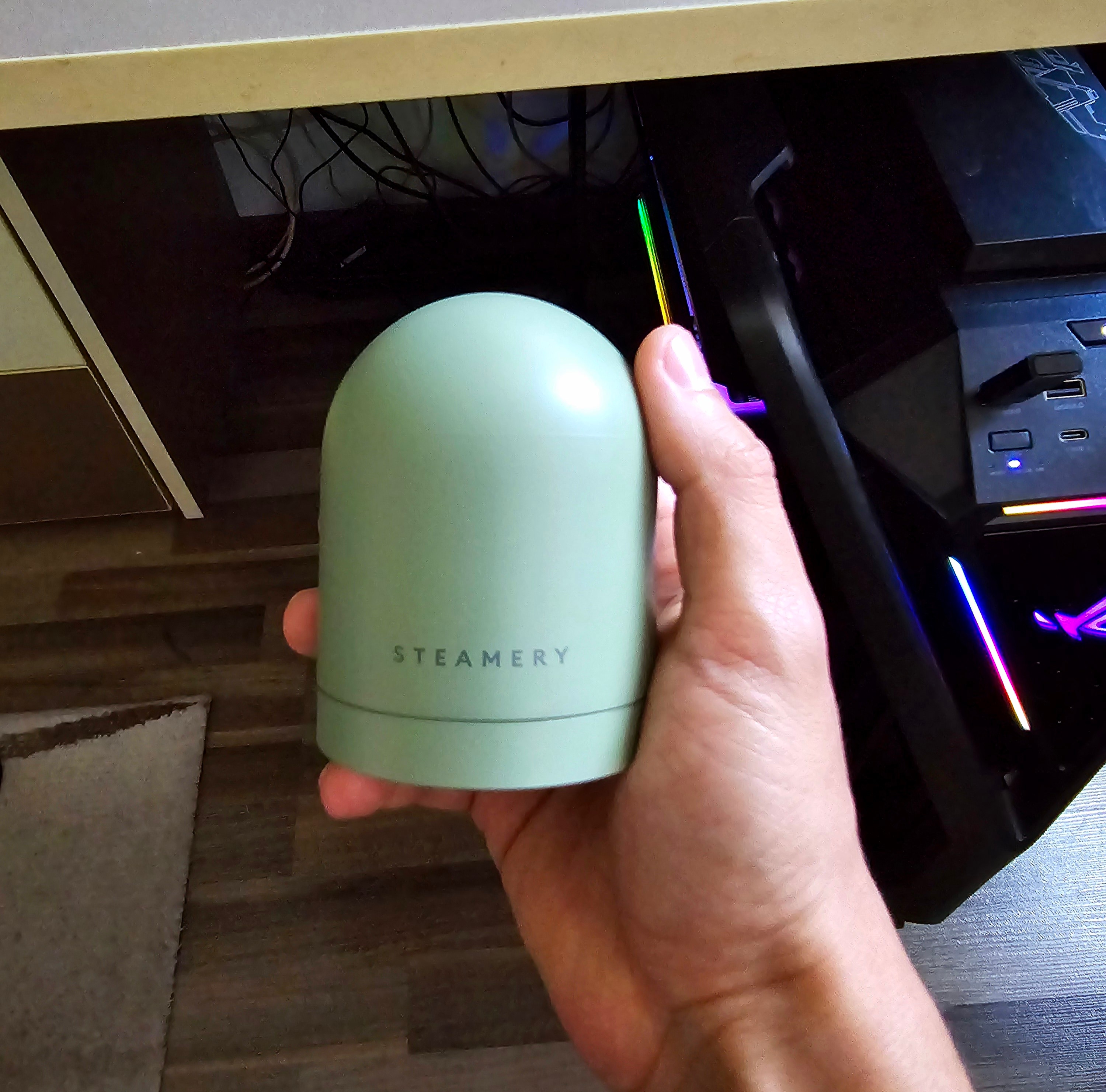Aparat de curatat scame Steamery Stockholm, Pilo No. 2, USB, 9000 rotatii/min, curatare eficienta a tuturor tipurilor de tesaturi, 2 ore de utilizare continua, forma ergonomica, negru