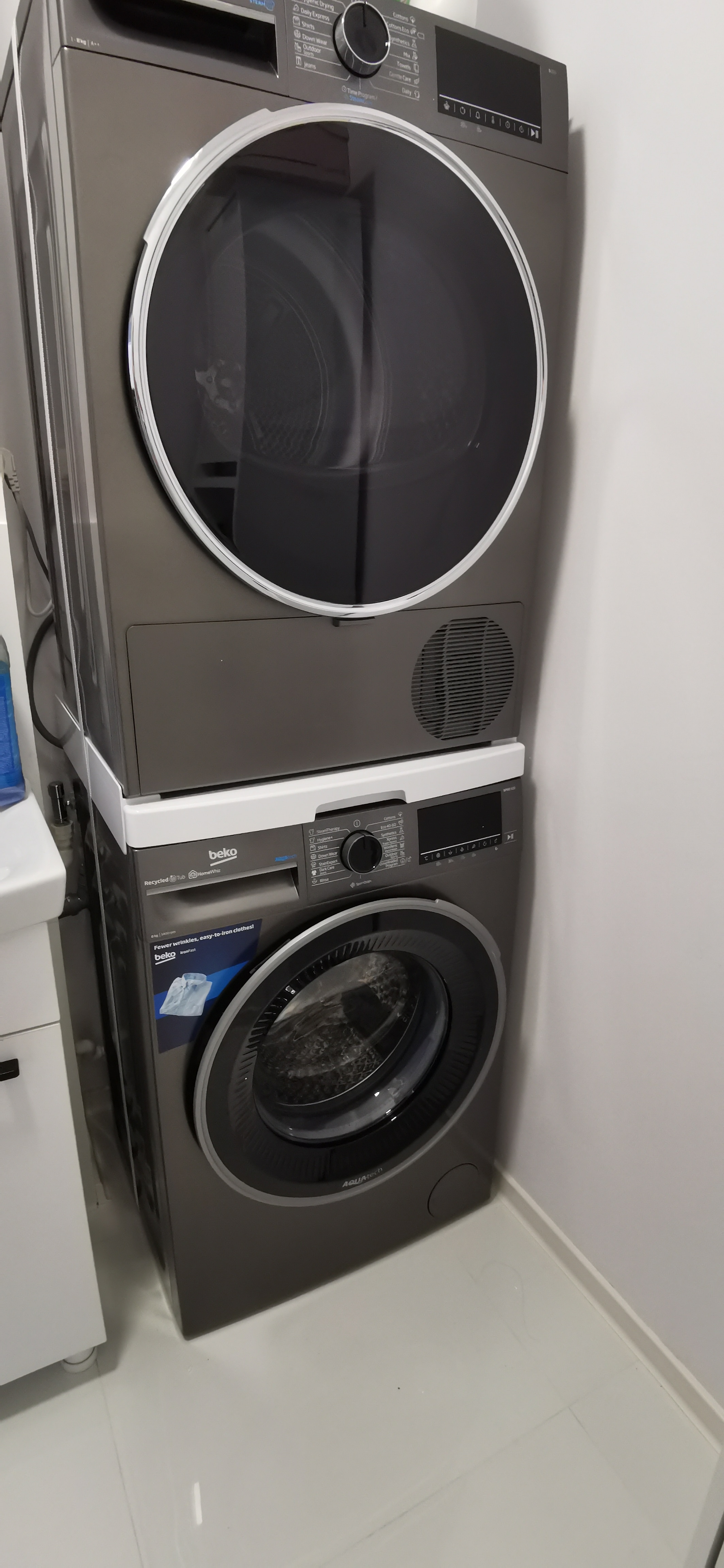 Masina de spalat rufe Beko B5WFU58418, 8 kg, 1400 rpm, Clasa A, AquaTech, SteamCure, Recycled Tub, Motor ProSmart Inverter, Homewhiz through Bluetooth, AddXtra, Steam, Negru