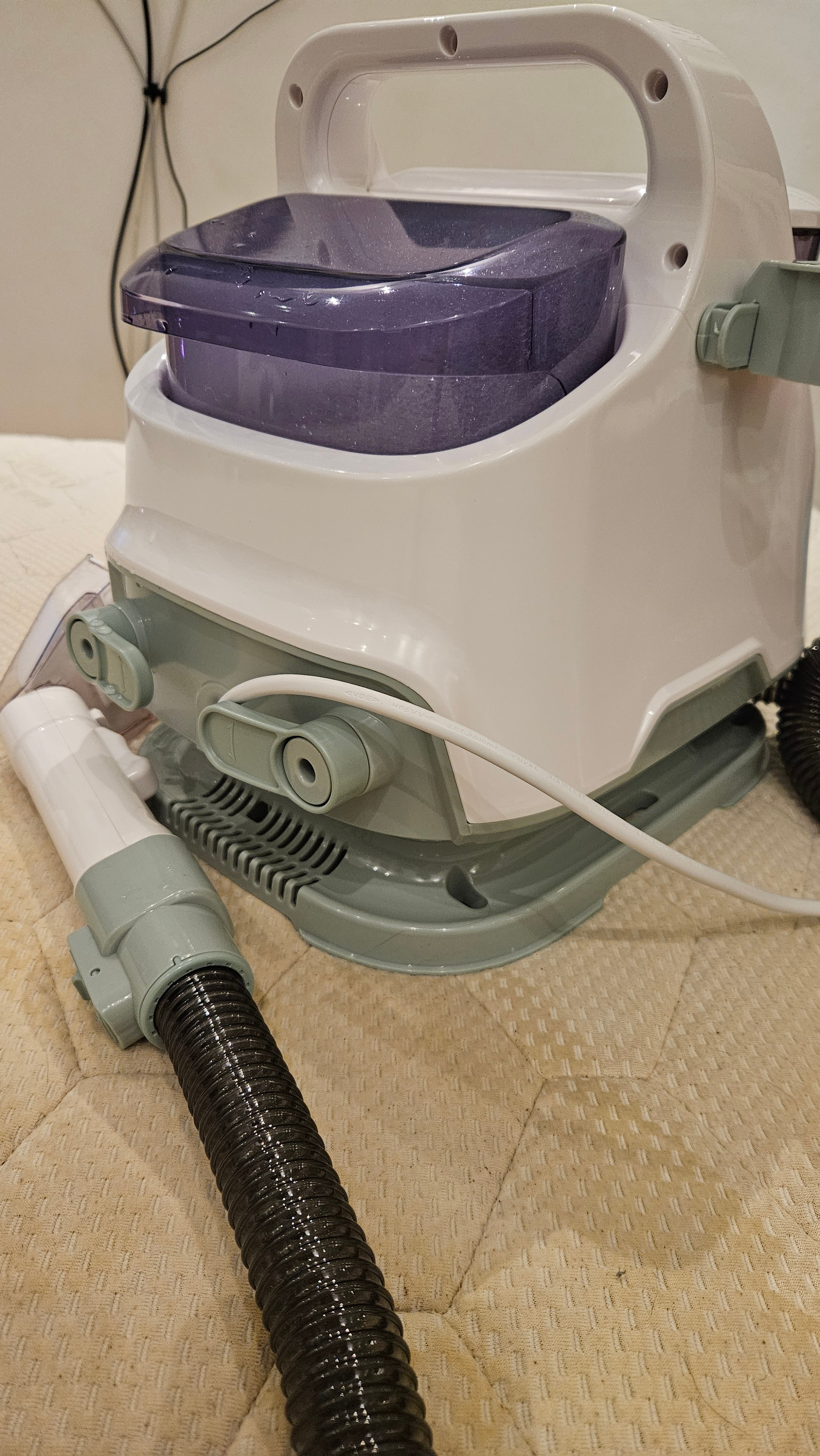 Aparat de curatat textile si tapiterie H.Koenig, TWT77, 650 W, rezervoare pentru apa curata si apa reziduala, pentru saltele, covoare, canapele, alb si vernil