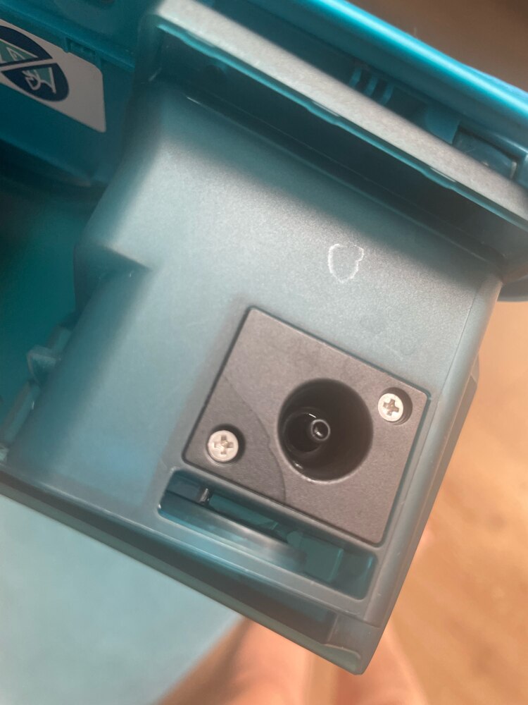 Robot de aspirare Philips Seria 7000 Aqua XU7100/01, aspirator si mop, statie de golire automata, Pa 5000, 5200 mAh, autonomie pana la 180 min, 6 senzori, sac de praf 3L, 5 harti, 4 niveluri, filtru EPA11 lavabil, aplicatie HomeRun, negru/auriu