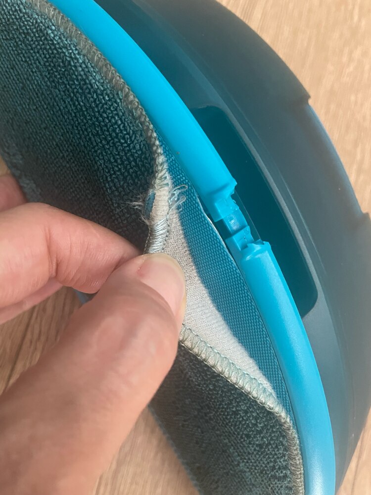 Robot de aspirare Philips Seria 7000 Aqua XU7100/01, aspirator si mop, statie de golire automata, Pa 5000, 5200 mAh, autonomie pana la 180 min, 6 senzori, sac de praf 3L, 5 harti, 4 niveluri, filtru EPA11 lavabil, aplicatie HomeRun, negru/auriu