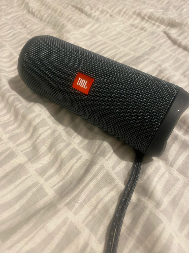 Boxa portabila JBL Flip Essential, Bluetooth, 10H, IPX7, Gri - eMAG.ro