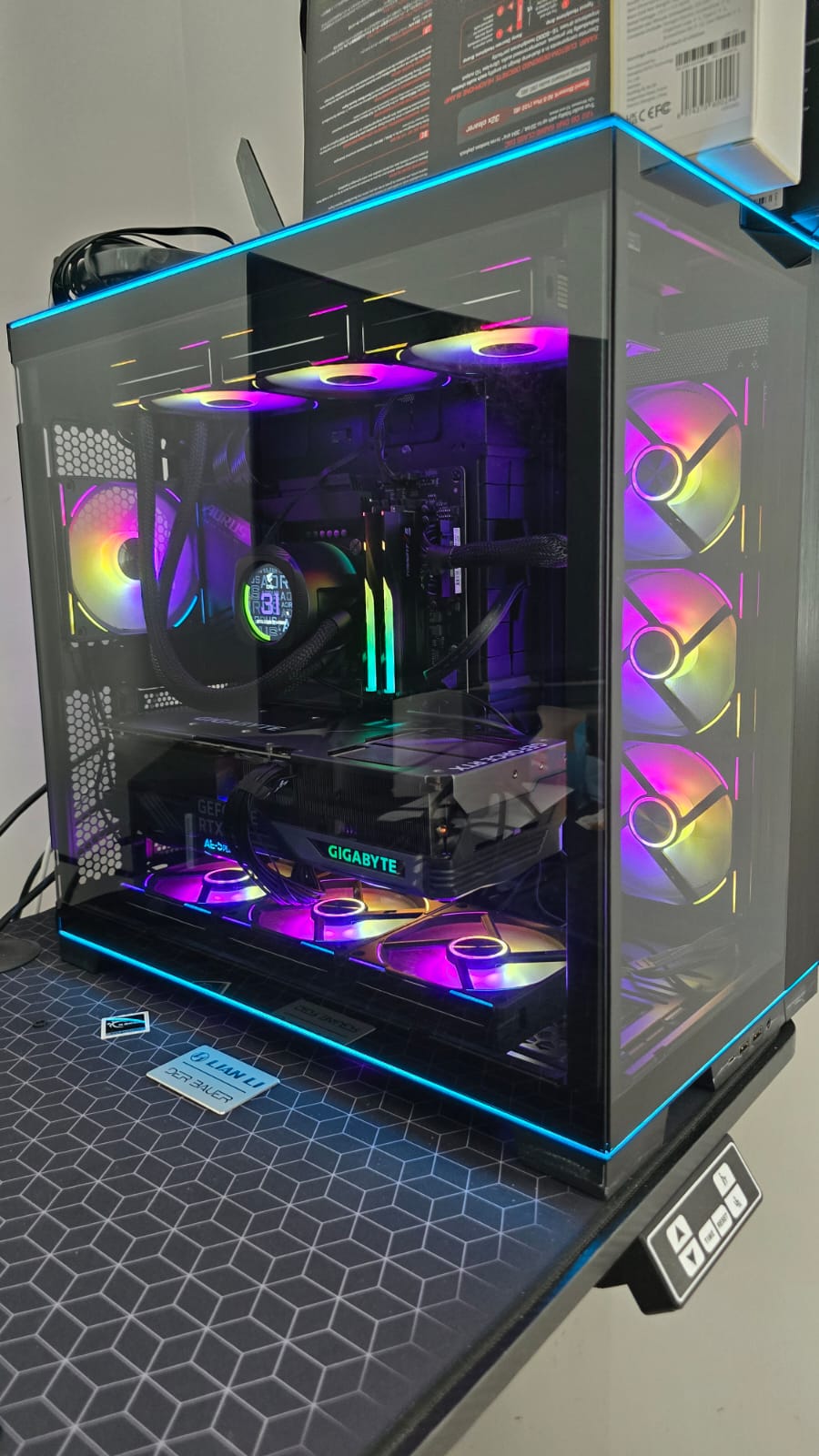 Carcasa Lian Li O11D EVO RGB Mid-Tower, Tempered Glass, Negru