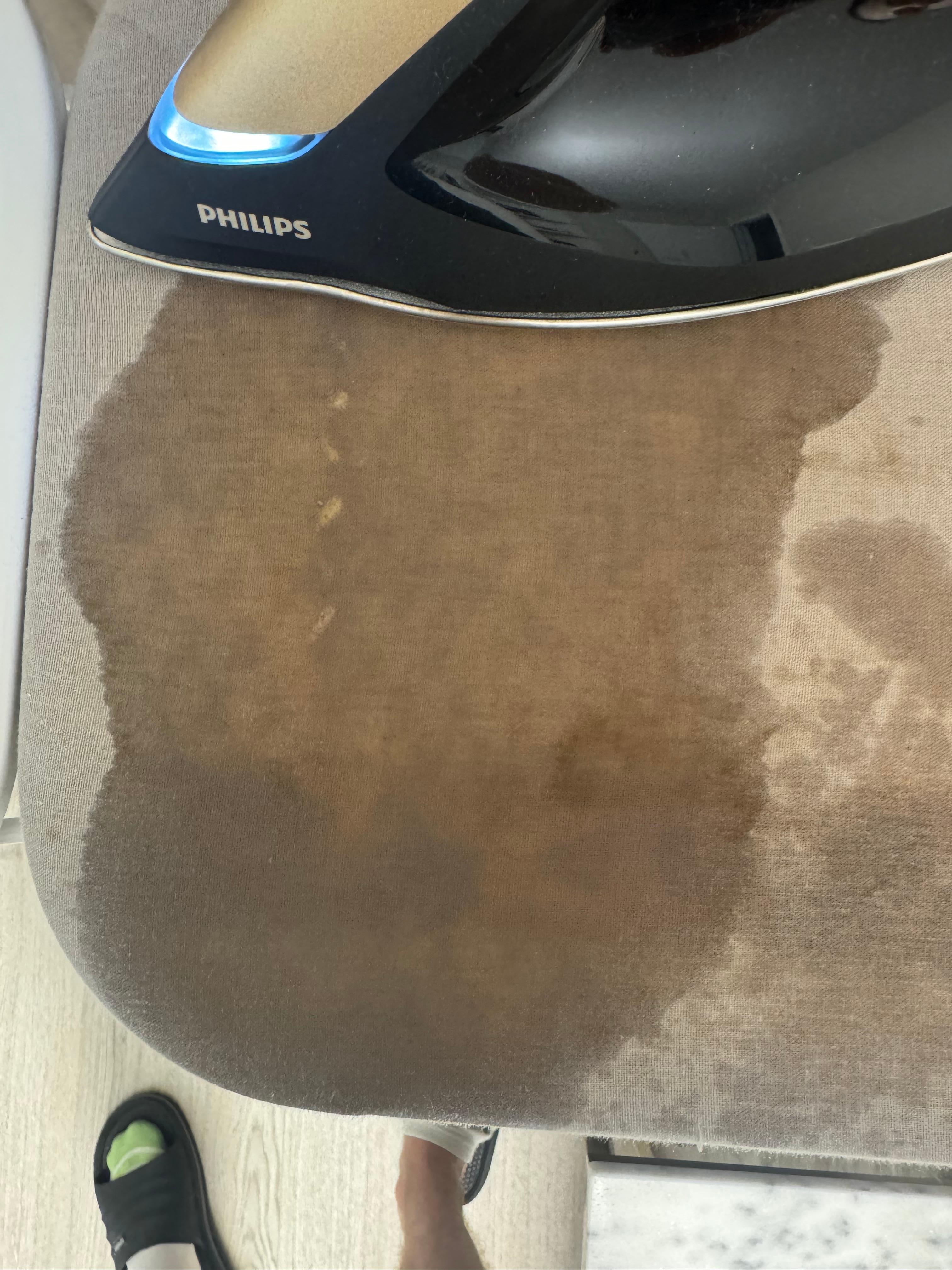 Statie de calcat cu abur Philips PerfectCare Seria 8000 PSG8130/80, 2700W, 8.5 bari, jet de abur continuu 170 g/min, jet de abur 700g, talpa SteamGlide Elite, OptimalTemp, rezervor 1.8L, Easy De-Calc Plus, oprire automata, negru