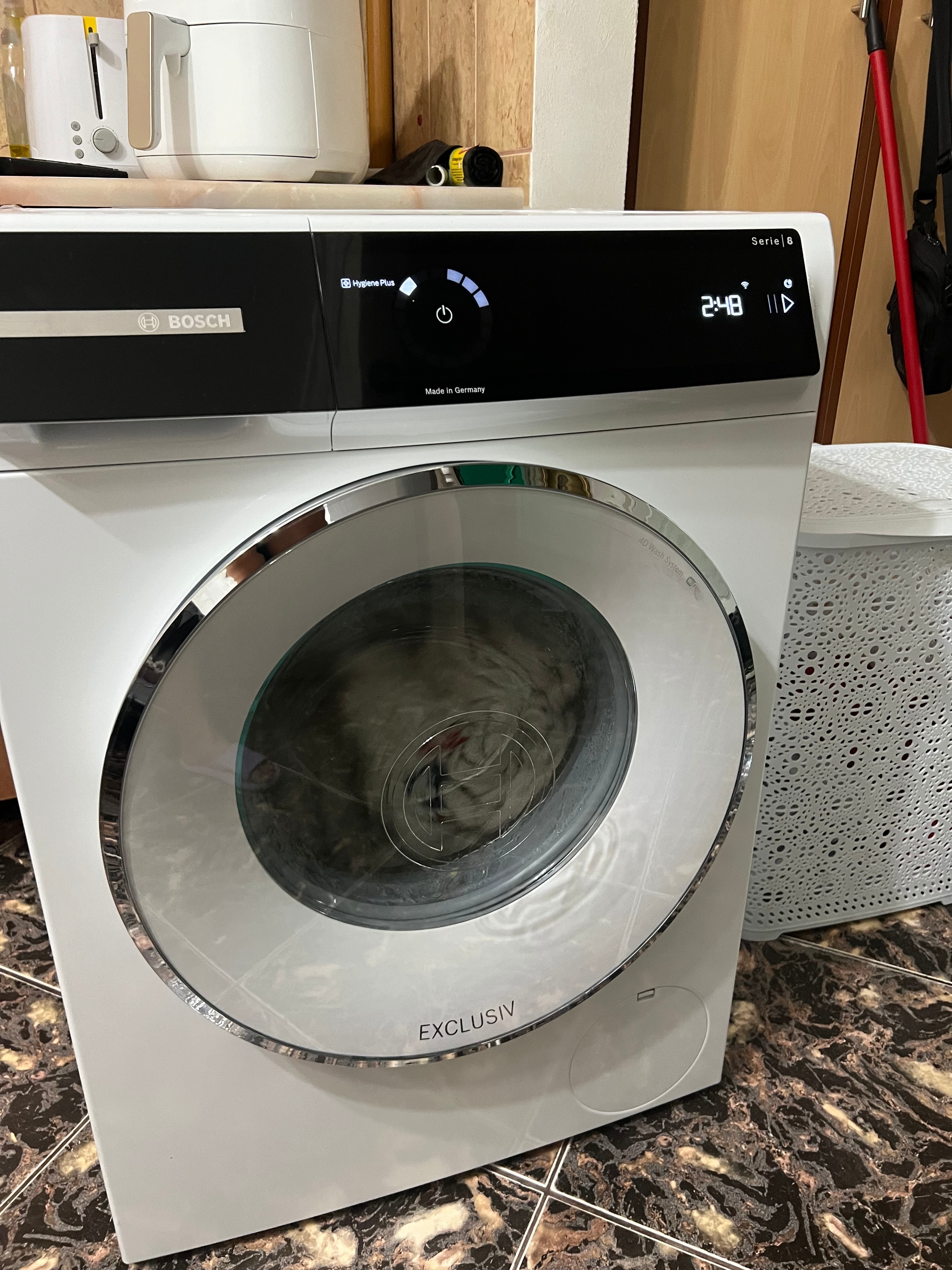 Masina de spalat rufe Bosch Seria 8 WGB25690BY, 10 kg, 1600 RPM, EcoSilence Drive, Home Connect , Display Touch control, Iluminare interioara, Iron Assist, Clasa A, 60 cm, Alb