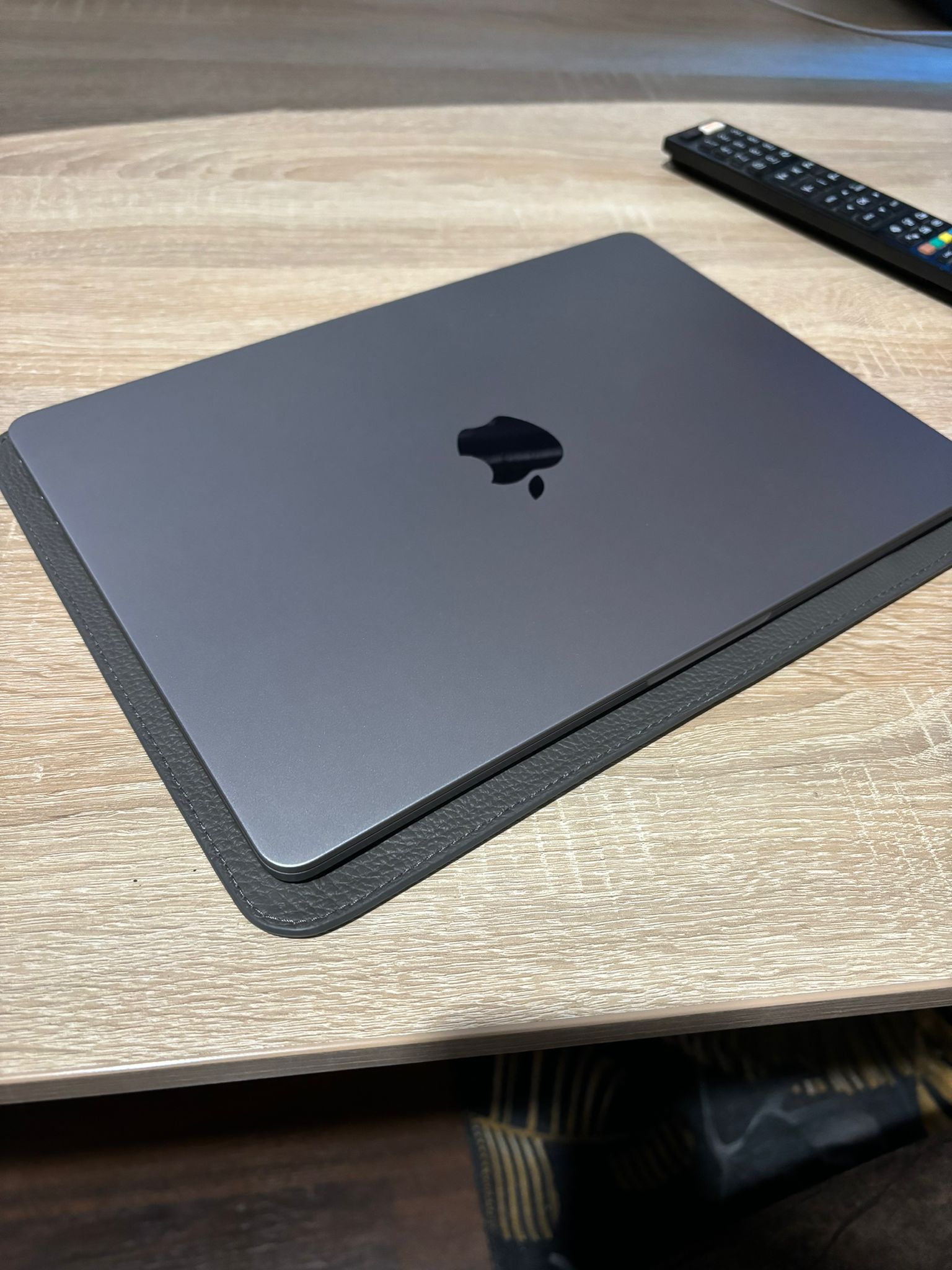 Husa laptop, MacBook PRO 13 inch, piele naturala cu mouse pad, inchidere magnetica, margini vopsite manual, e-store, nude