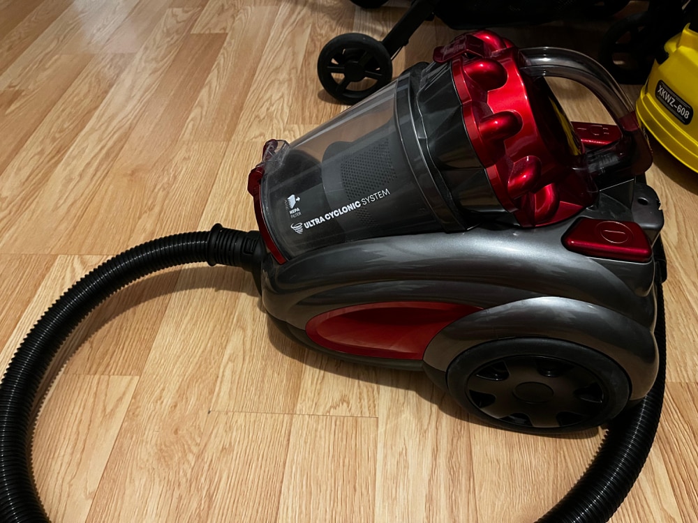 Aspirator fara sac Daewoo RCC-250R-2, 2.5 L, 800 W, Rosu