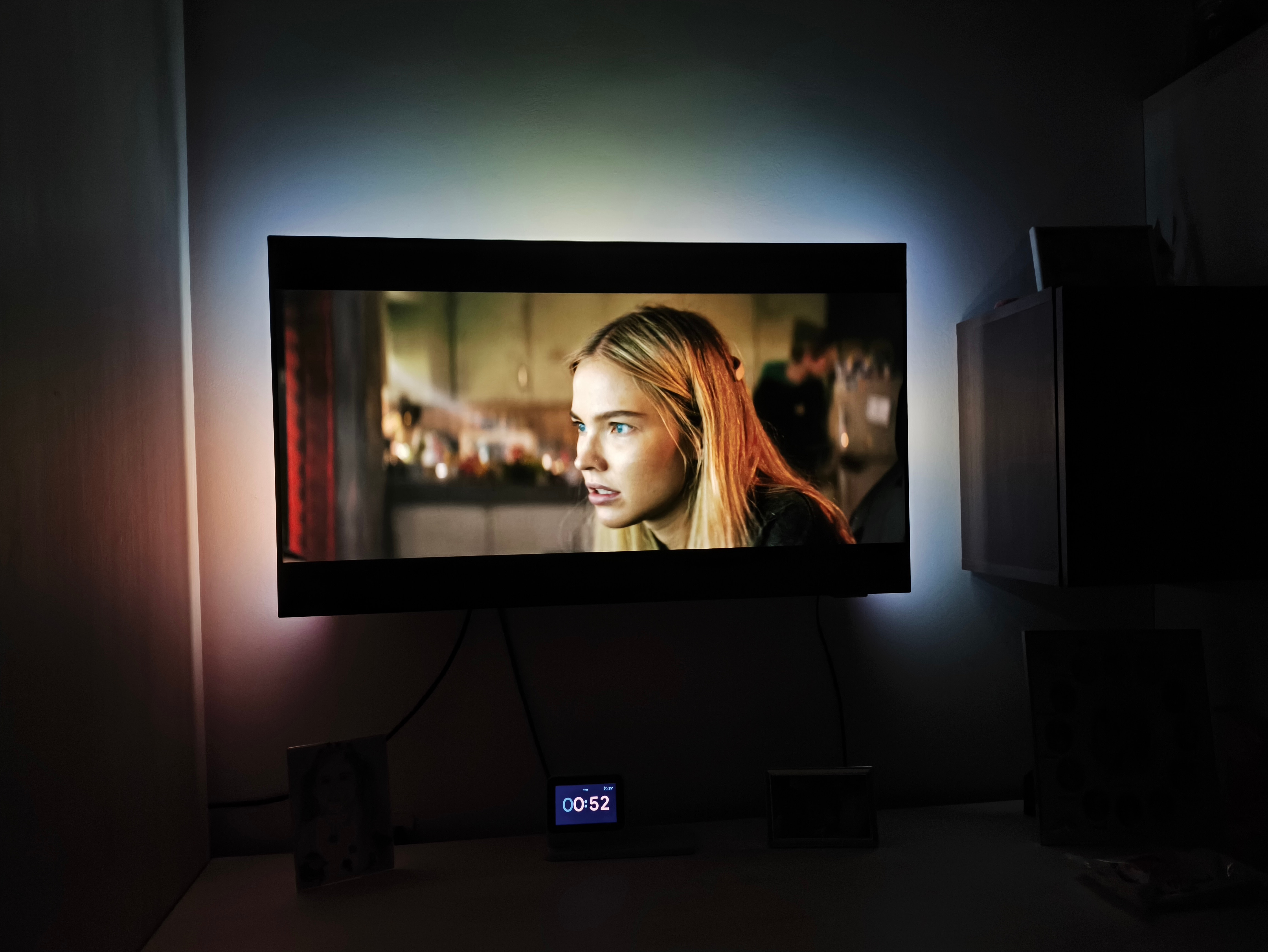 Televizor Philips Ambilight OLED 77OLED818, 194 cm, Google TV, 4K Ultra HD, 100 Hz, Clasa G