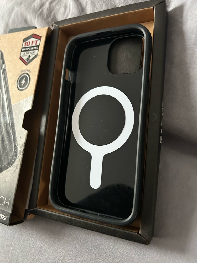 Raptic Clutch Case iPhone 14 cu capacul spate MagSafe negru