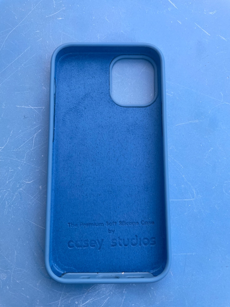 Husa CASEY STUDIOS™ compatibila cu iPhone 12 Mini, Soft Silicone Premium, Microfibra in Interior, Fuchsia, de Protectie, Ultra Slim, pentru Incarcare Wireless, Margini Ridicate de Protectia Ecranului si a Camerelor