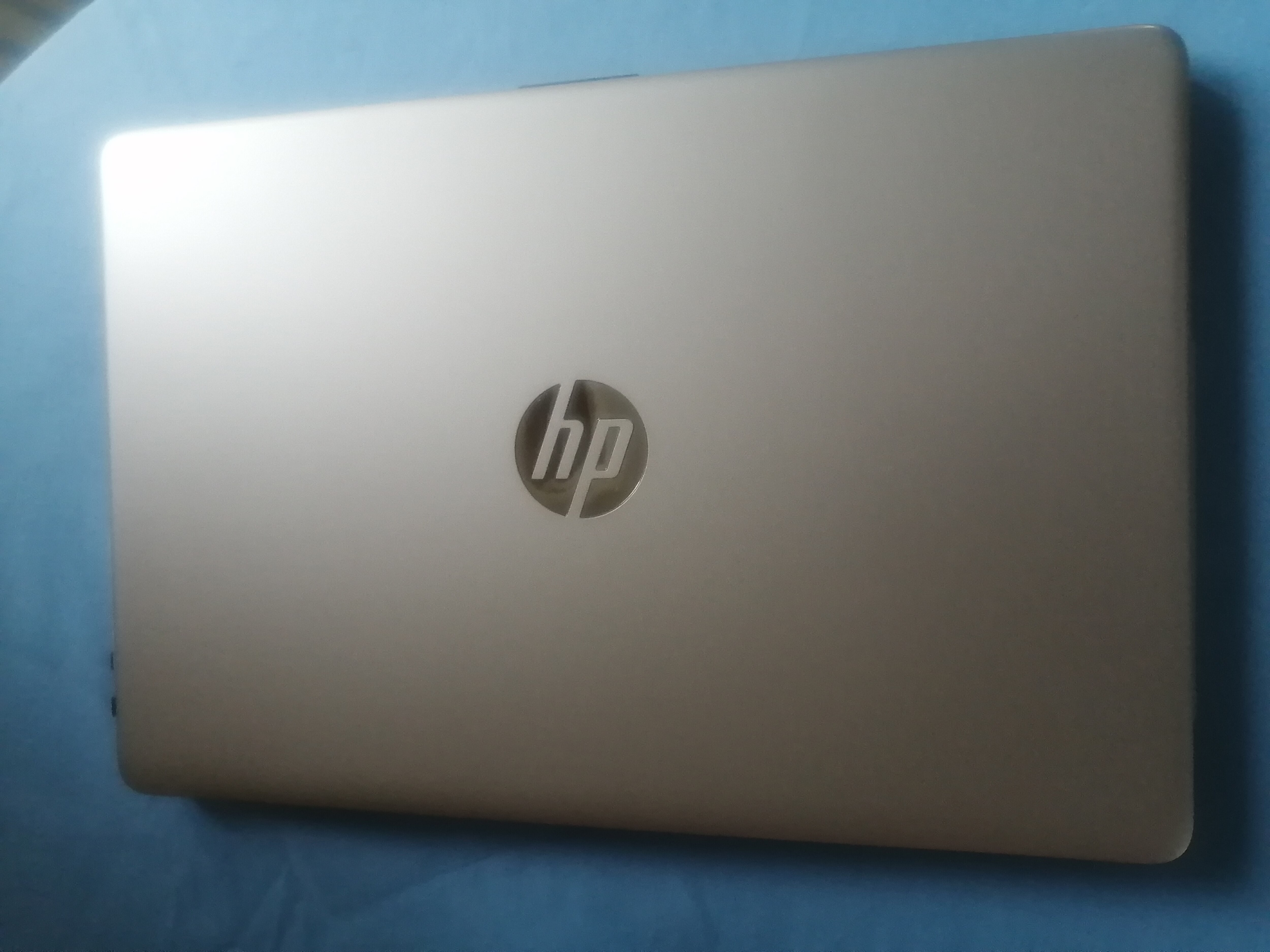 Laptop HP 250 G9 cu procesor Intel® Core™ i5-1235U pana la 4.40 GHz, 15.6", Full HD, 8GB, 512GB SSD, Intel® Iris Xe Graphics, Free DOS, Asteroid Silver