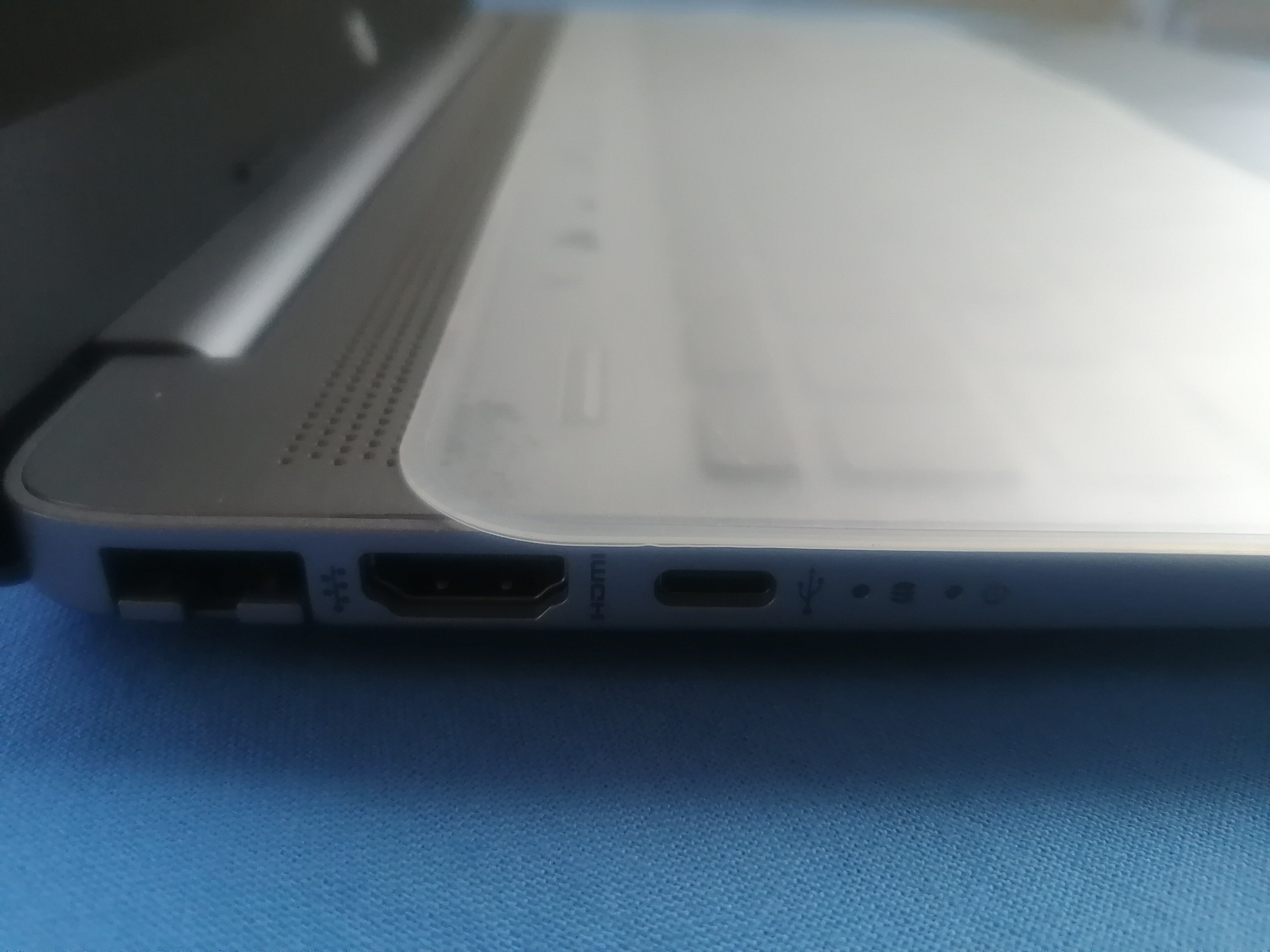 Laptop HP 250 G9 cu procesor Intel® Core™ i5-1235U pana la 4.40 GHz, 15.6", Full HD, 8GB, 512GB SSD, Intel® Iris Xe Graphics, Free DOS, Asteroid Silver