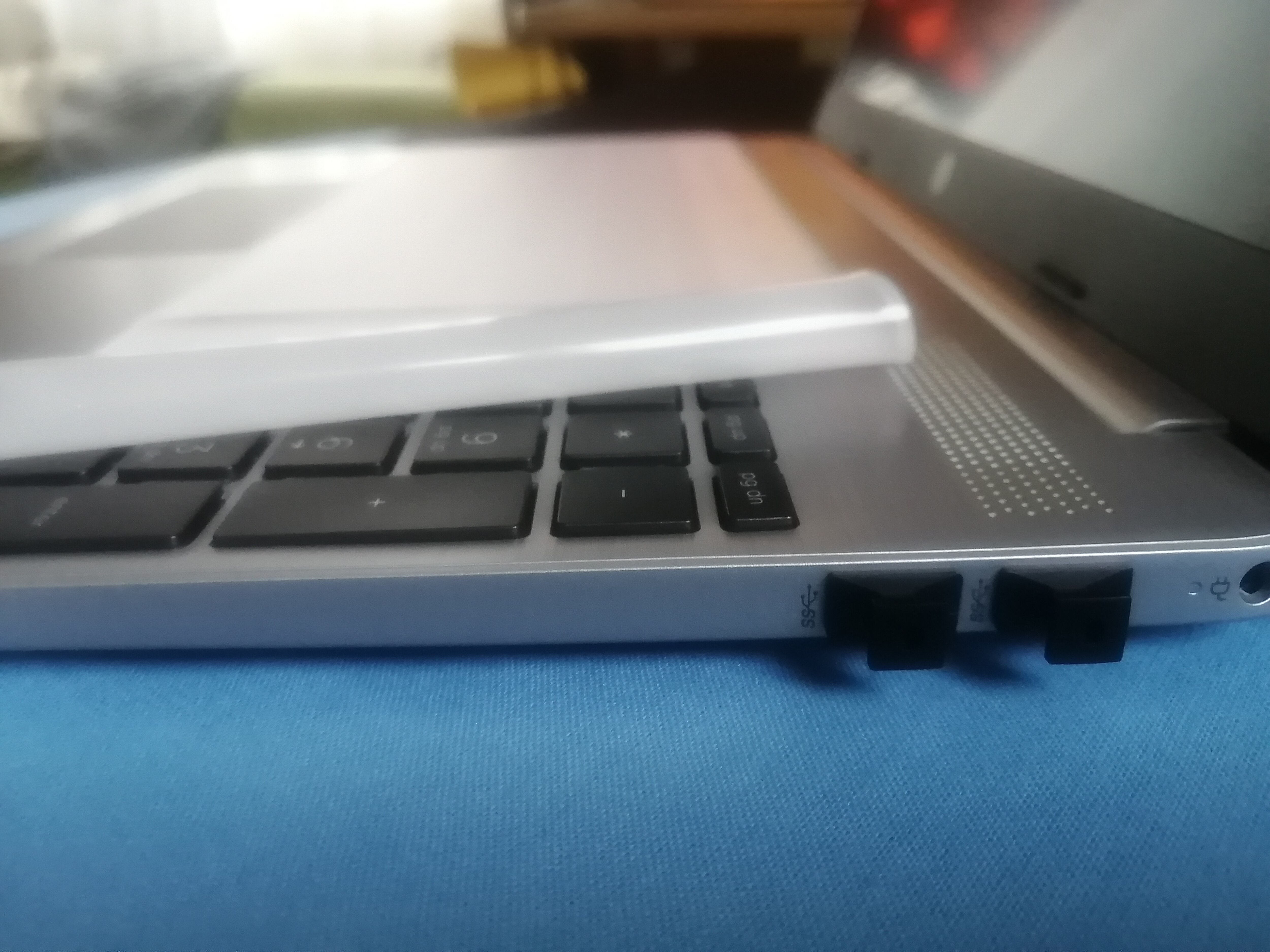 Laptop HP 250 G9 cu procesor Intel® Core™ i5-1235U pana la 4.40 GHz, 15.6", Full HD, 8GB, 512GB SSD, Intel® Iris Xe Graphics, Free DOS, Asteroid Silver