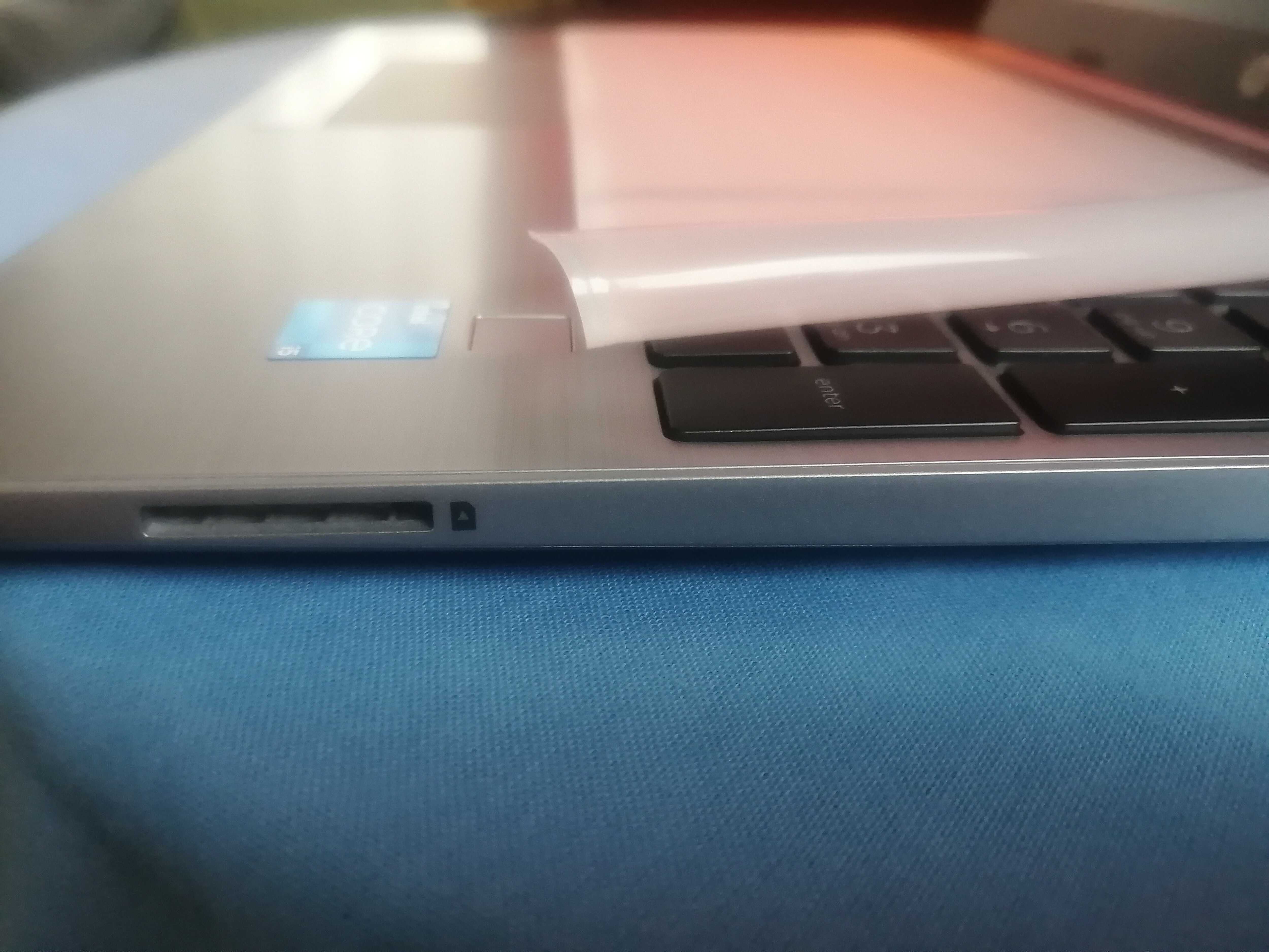 Laptop HP 250 G9 cu procesor Intel® Core™ i5-1235U pana la 4.40 GHz, 15.6", Full HD, 8GB, 512GB SSD, Intel® Iris Xe Graphics, Free DOS, Asteroid Silver