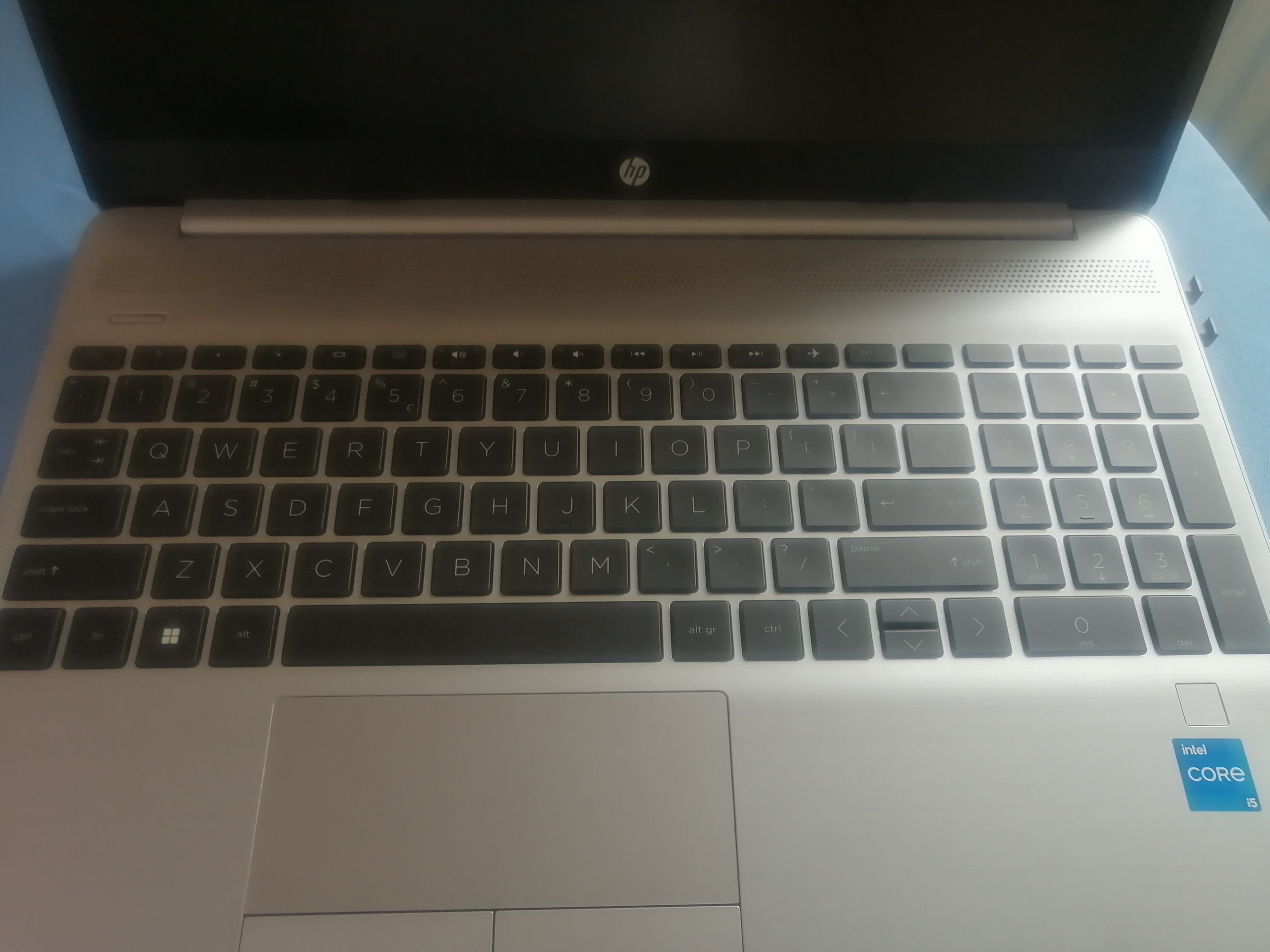 Laptop HP 250 G9 cu procesor Intel® Core™ i5-1235U pana la 4.40 GHz, 15.6", Full HD, 8GB, 512GB SSD, Intel® Iris Xe Graphics, Free DOS, Asteroid Silver