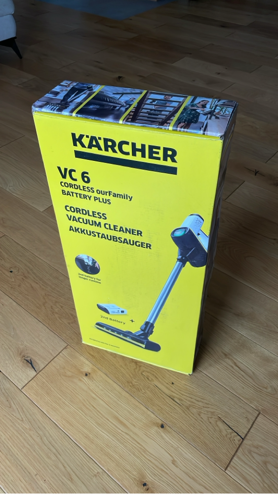 Aspirator vertical Karcher VC 6 Cordless ourFamily Battery Plus, 250 W, 2 acumulatori 25,2 V/2,5 Ah, autonomie max. 50 min, recipient 0,8 l, filtru HEPA 12, duza activa cu LED, suport de perete, 2 trepte de putere, functie Boost, 1.198-677.0, Alb/Negru