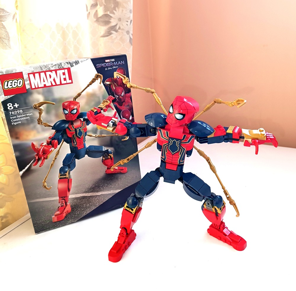 LEGO® Marvel - Figurina de constructie Omul Paianjen de fier 76298