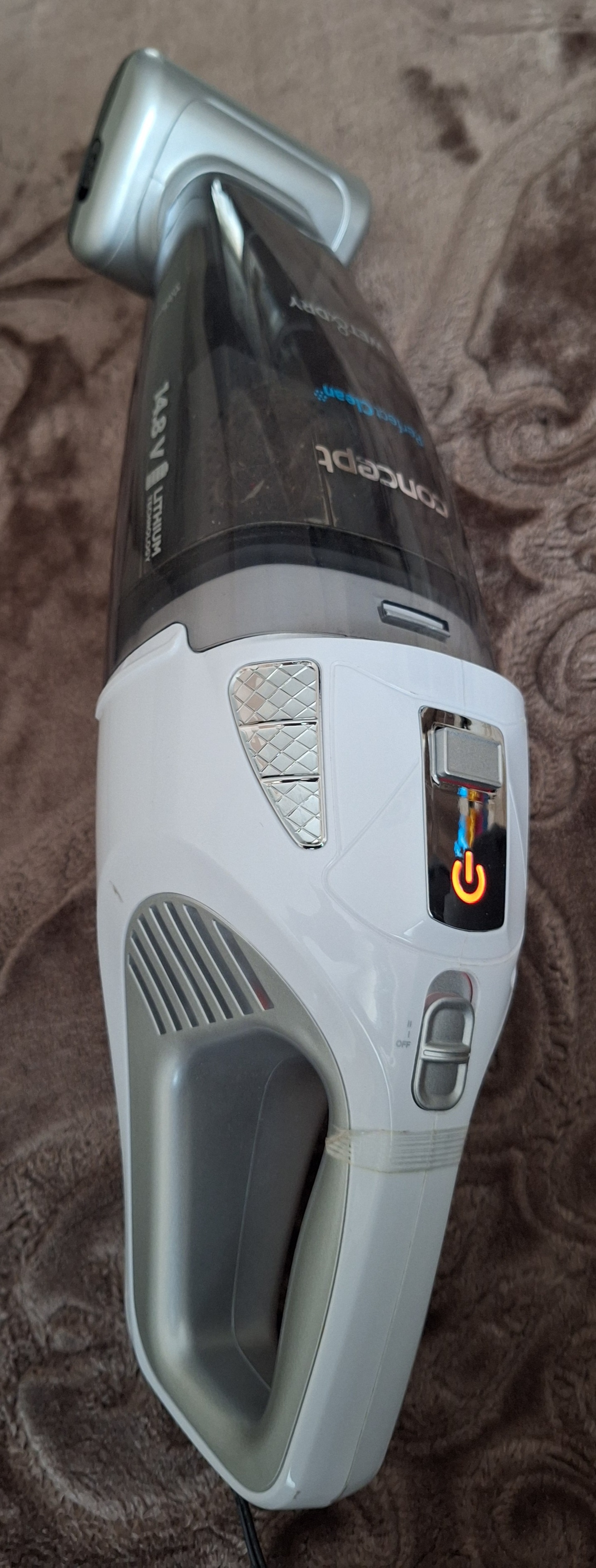 Aspirator de mana Concept VP4370, 90W, 14.8 V, Wet & Dry, 0.45 L, lichid 150 ml, 2 niveluri putere, filtru HEPA, Alb