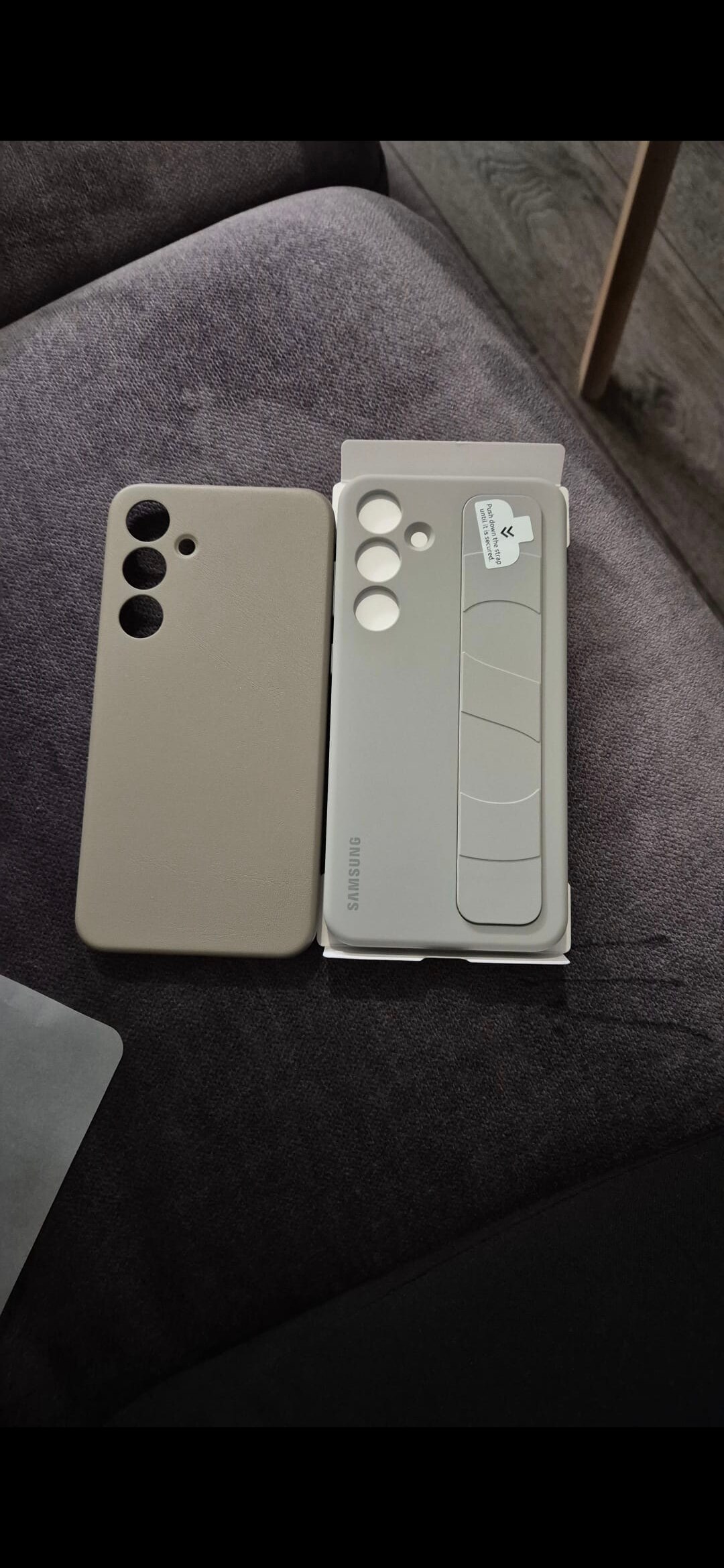 Husa de protectie Samsung Standing Grip Case pentru Galaxy S24+, TAUPE