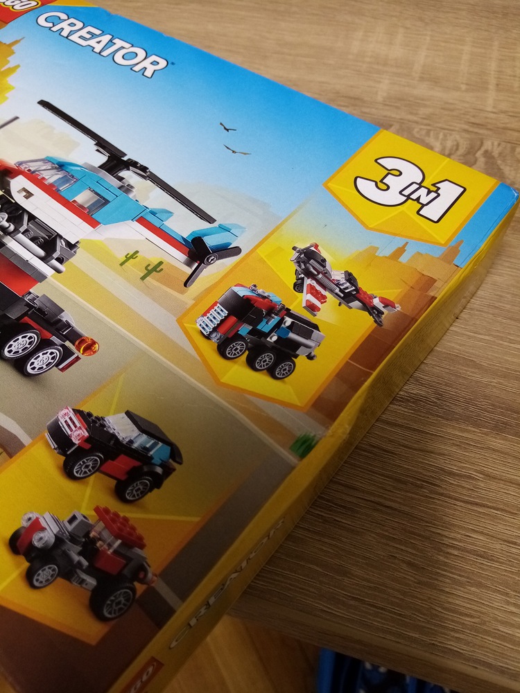 LEGO® Creator 3 in 1 - Camioneta-platforma cu elicopter 31146, 270