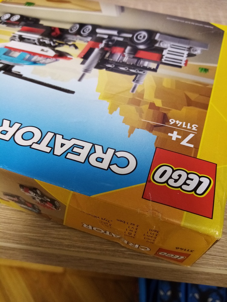 LEGO® Creator 3 in 1 - Camioneta-platforma cu elicopter 31146, 270