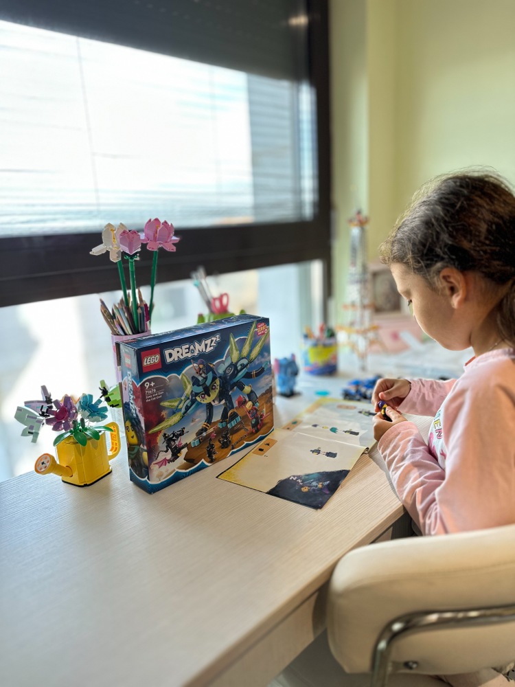 LEGO® DREAMZzz™ - Zoey si pisica-bufnita Zian 71476, 437 piese