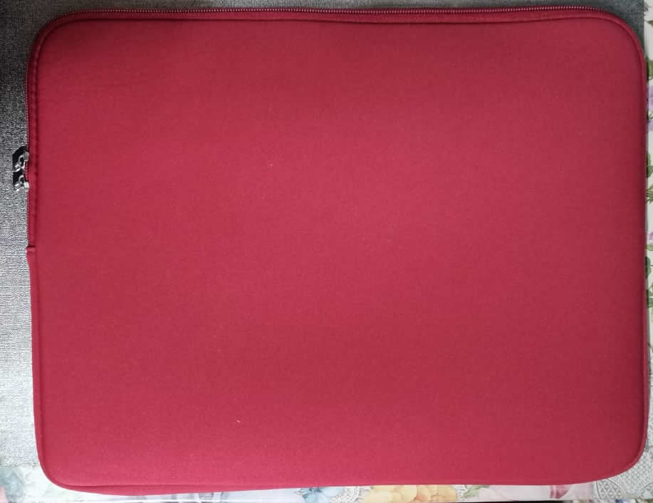 Husa laptop 15.6 inch rezistenta la stropire din neopren, Rosu