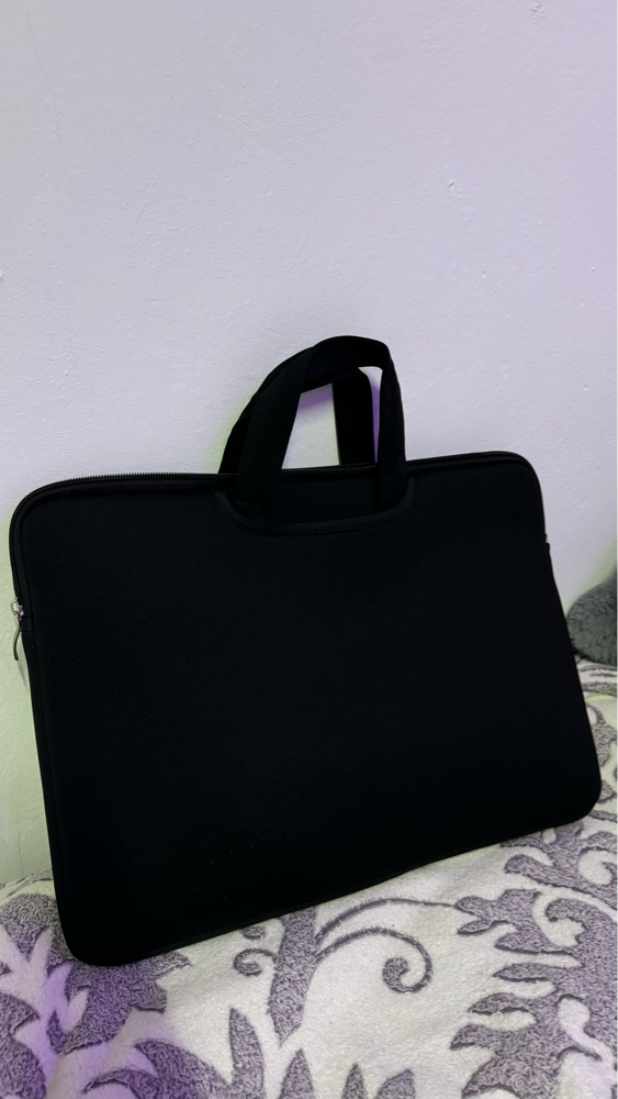 Geanta universala laptop 15.6 inch rezistenta la stropire din neopren, Negru
