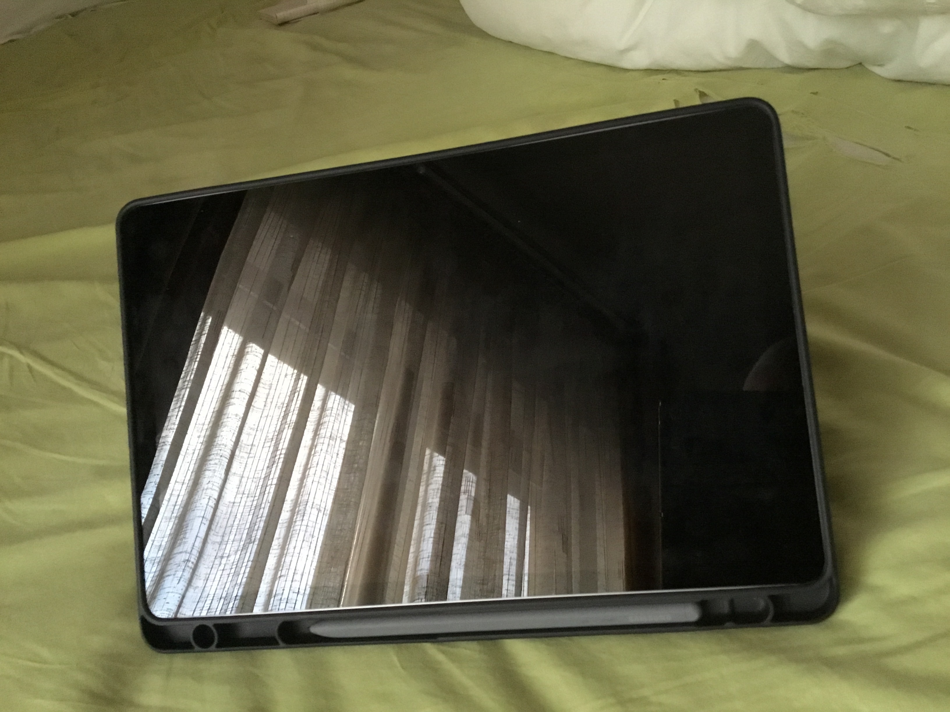 Husa pentru Samsung Galaxy Tab S9, S9 FE, S10 FE Soft Shell UltraSlim tip stand functie sleep/wake-up si slot pentru S-Pen rose gold