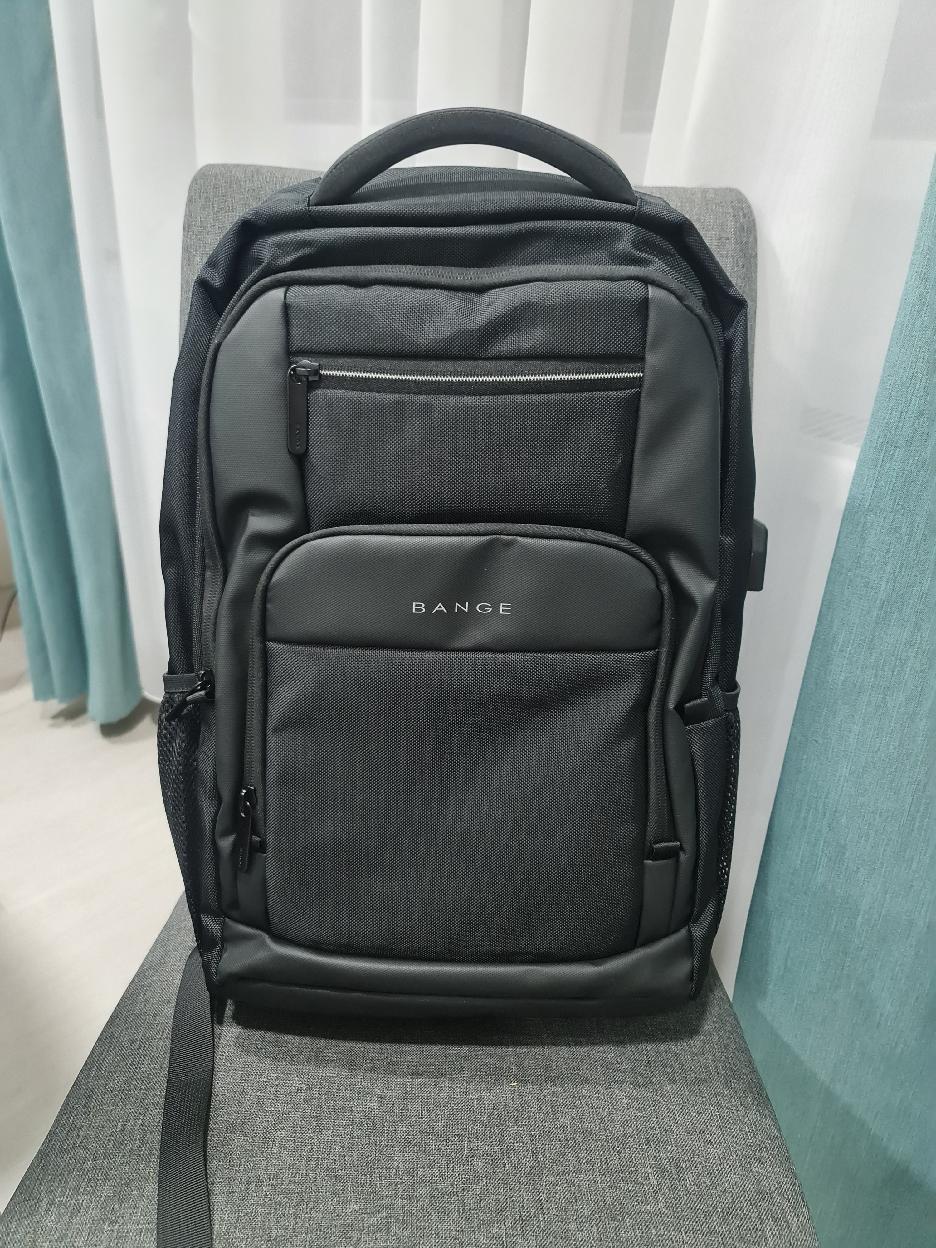 Rucsac laptop BANGE, compatibil 15.6 inch, USB, rezistent la apa, fixare pe valiza, buzunar antifurt, pentru scoala sau calatorie, BG1921, Negru