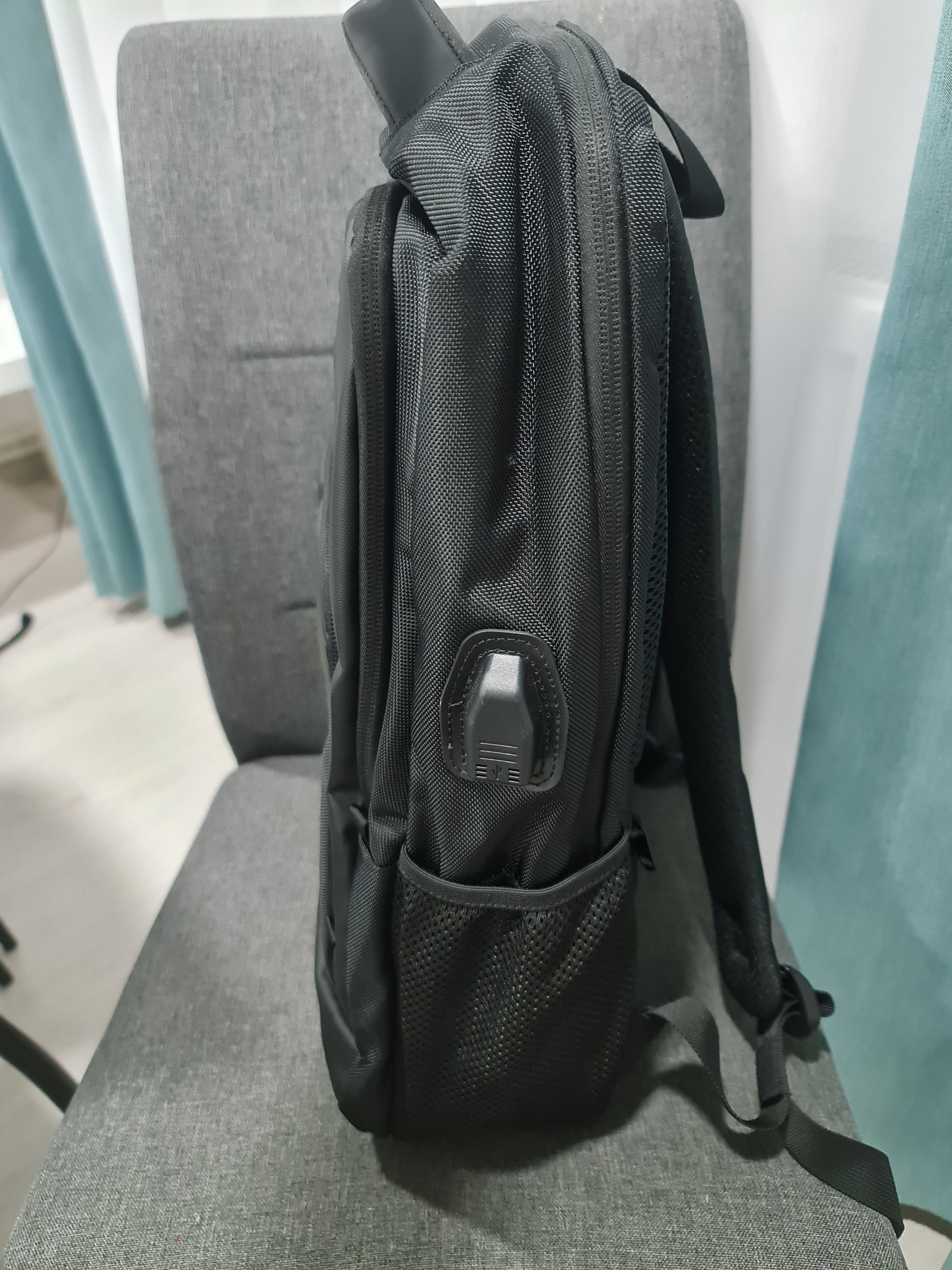 Rucsac laptop BANGE, compatibil 15.6 inch, USB, rezistent la apa, fixare pe valiza, buzunar antifurt, pentru scoala sau calatorie, BG1921, Negru