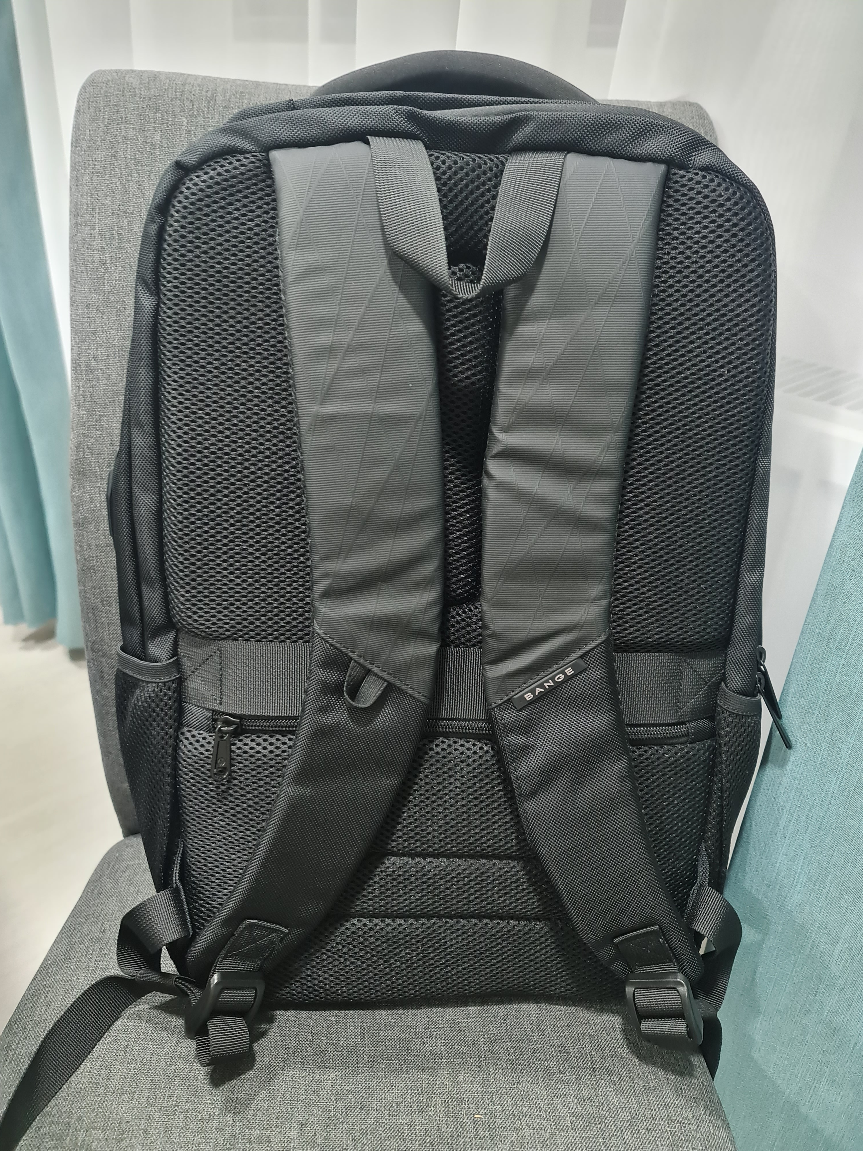 Rucsac laptop BANGE, compatibil 15.6 inch, USB, rezistent la apa, fixare pe valiza, buzunar antifurt, pentru scoala sau calatorie, BG1921, Negru