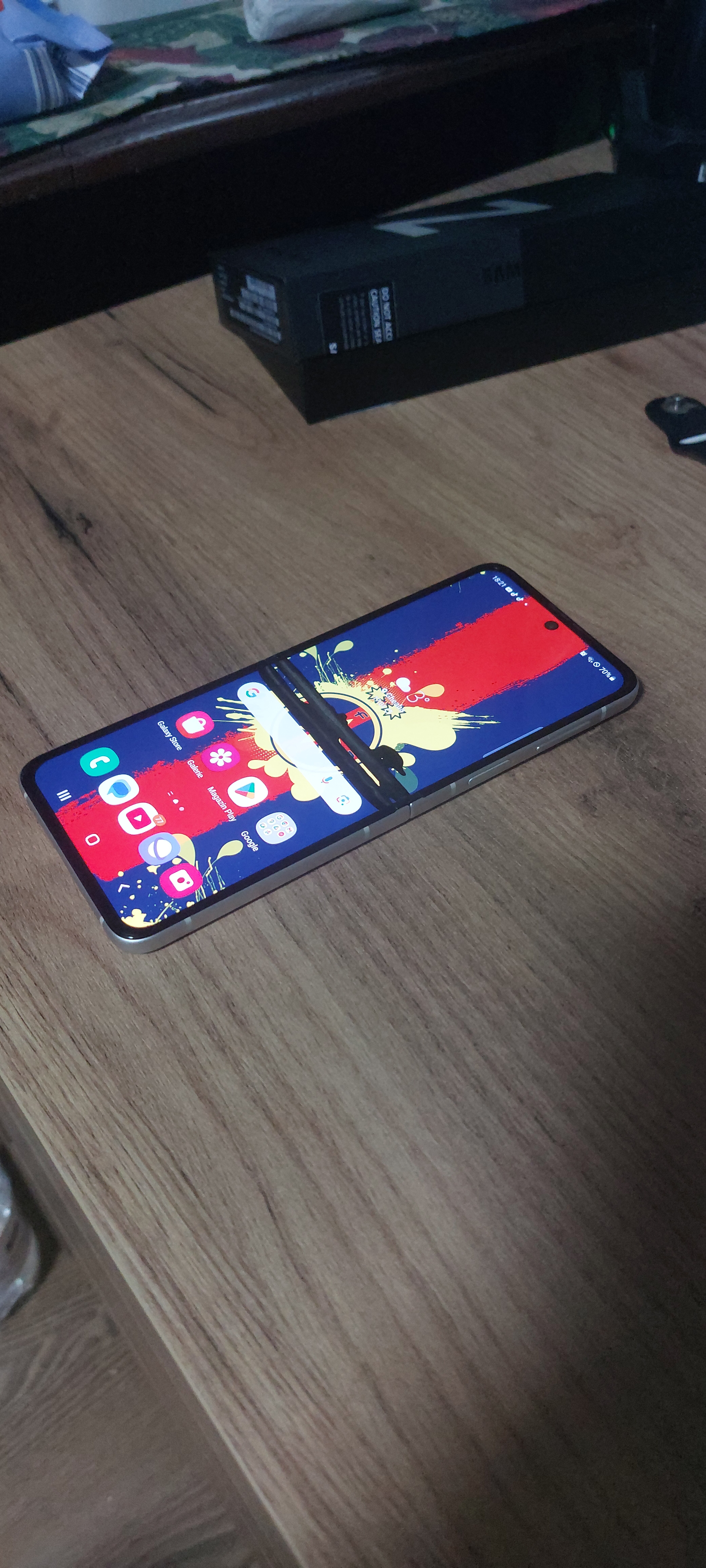 Telefon mobil Samsung Galaxy Z Flip3, 8GB RAM, 128GB, 5G, CREAM