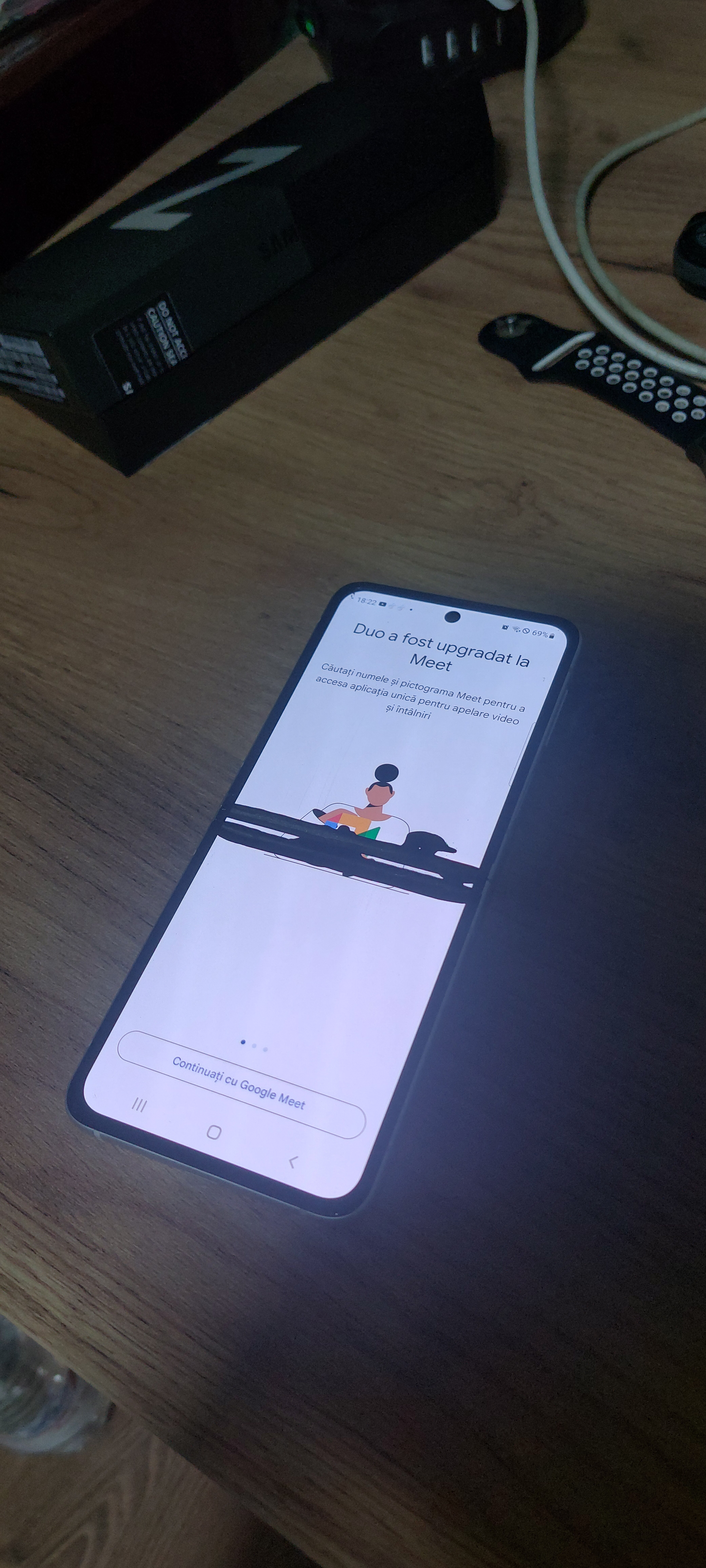 Telefon mobil Samsung Galaxy Z Flip3, 8GB RAM, 128GB, 5G, CREAM