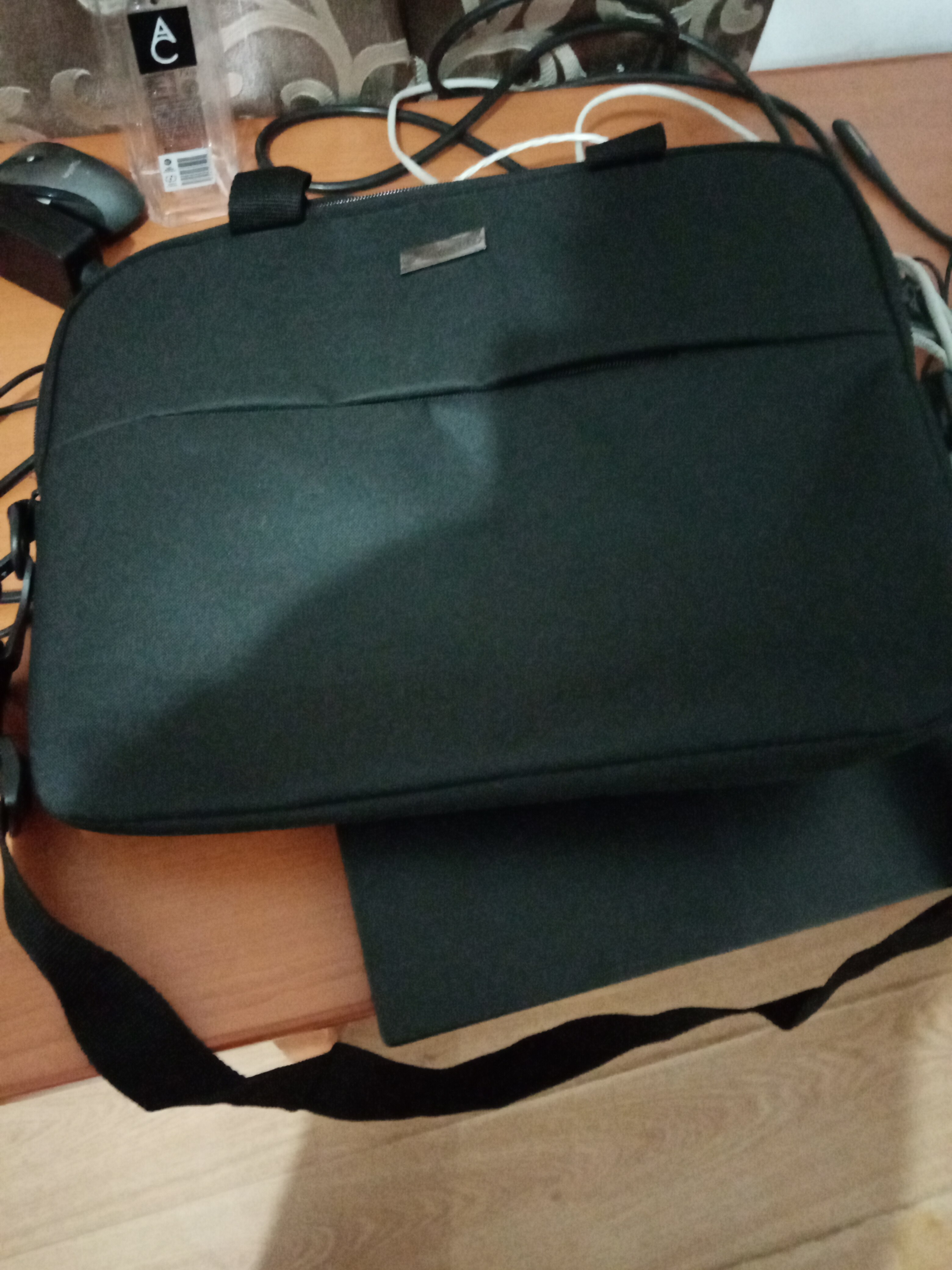 Geantă laptop Zagatto ZG993, impermeabilă, atașabilă la valiză, roz, 41x32x2.5cm