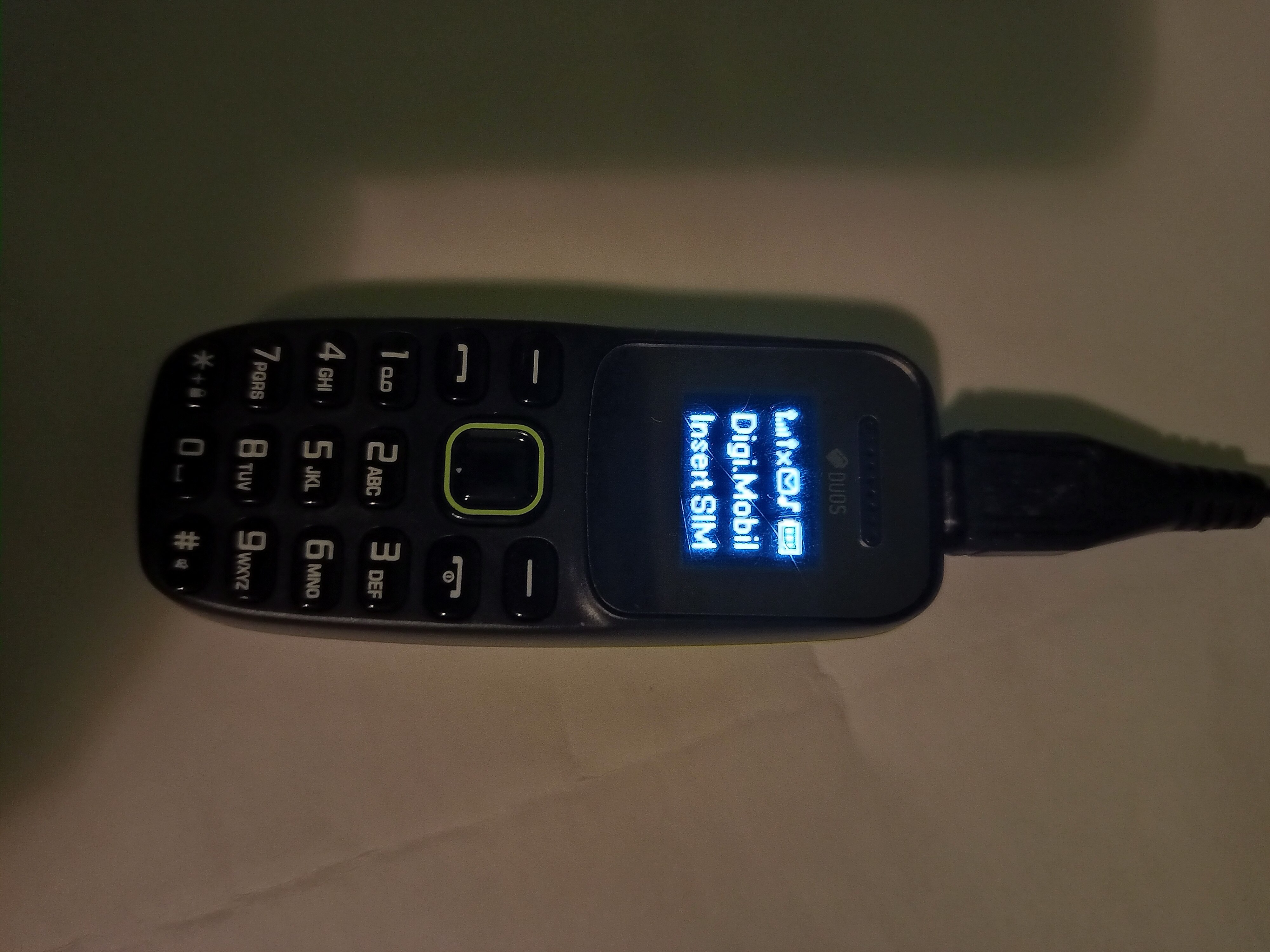 MINI TELEFON DUAL SIM CU RADIO FM SI BLUETOOTH ,NEGRU