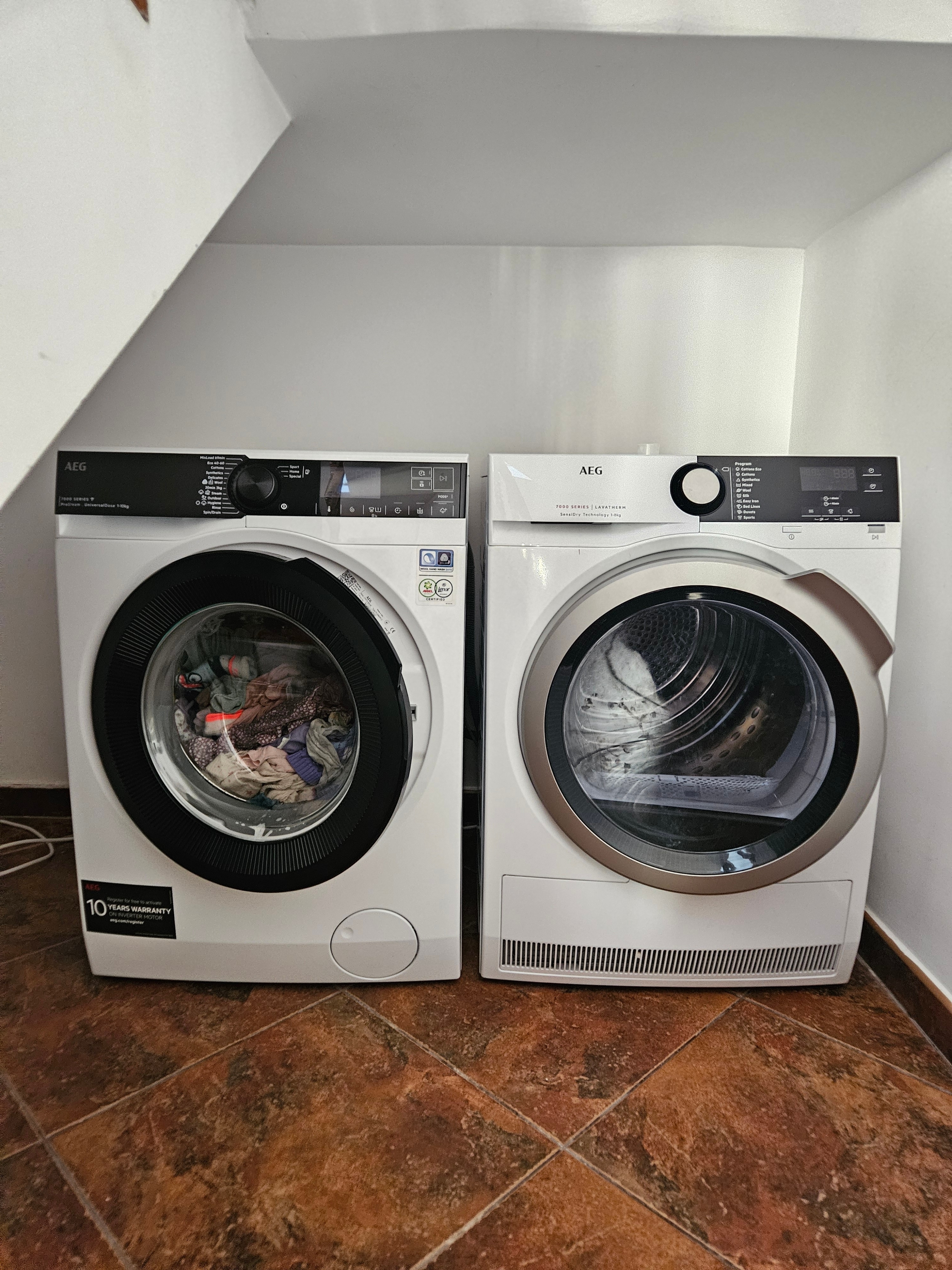 Masina de spalat rufe AEG LFR73164OE, 10 kg, 1600 rpm, Motor Inverter MagnetPermanent, Clasa A, Wi-Fi, ProSense, ProSteam, Afisaj LED, Alb