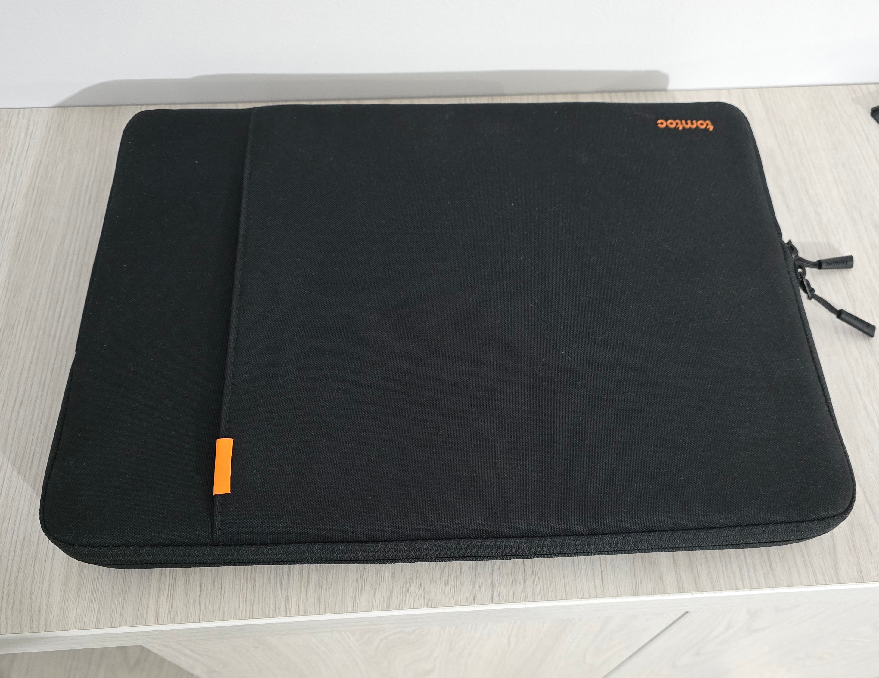 Husa laptop 16" Tomtoc Sleeve (A13F2D1), Protectie la colturi si Protectie Grad Militar, Black